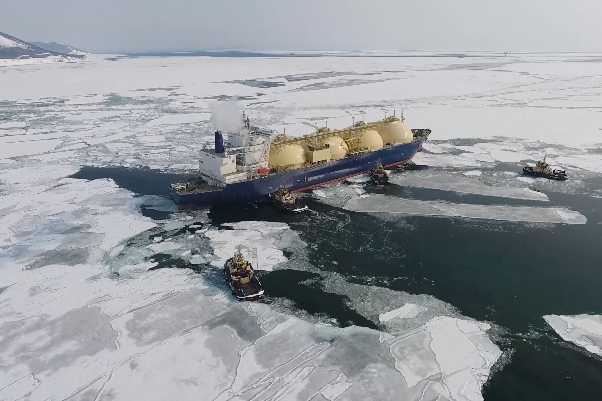 LNG-Terminal Rügen lahmgelegt – Eisdecke sperrt die Zufahrt für LNG-Tanker