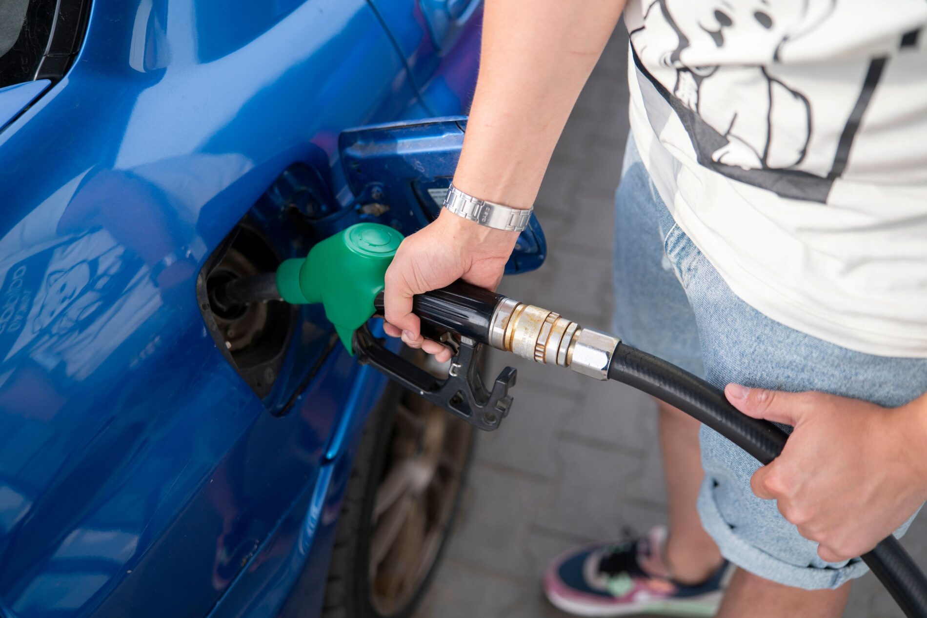 Großbritannien droht wegen der Hormus-Blockade eine Rationierung von Treibstoff. Regierung prüft Eingriffe bei Benzin, Diesel und Versorgung