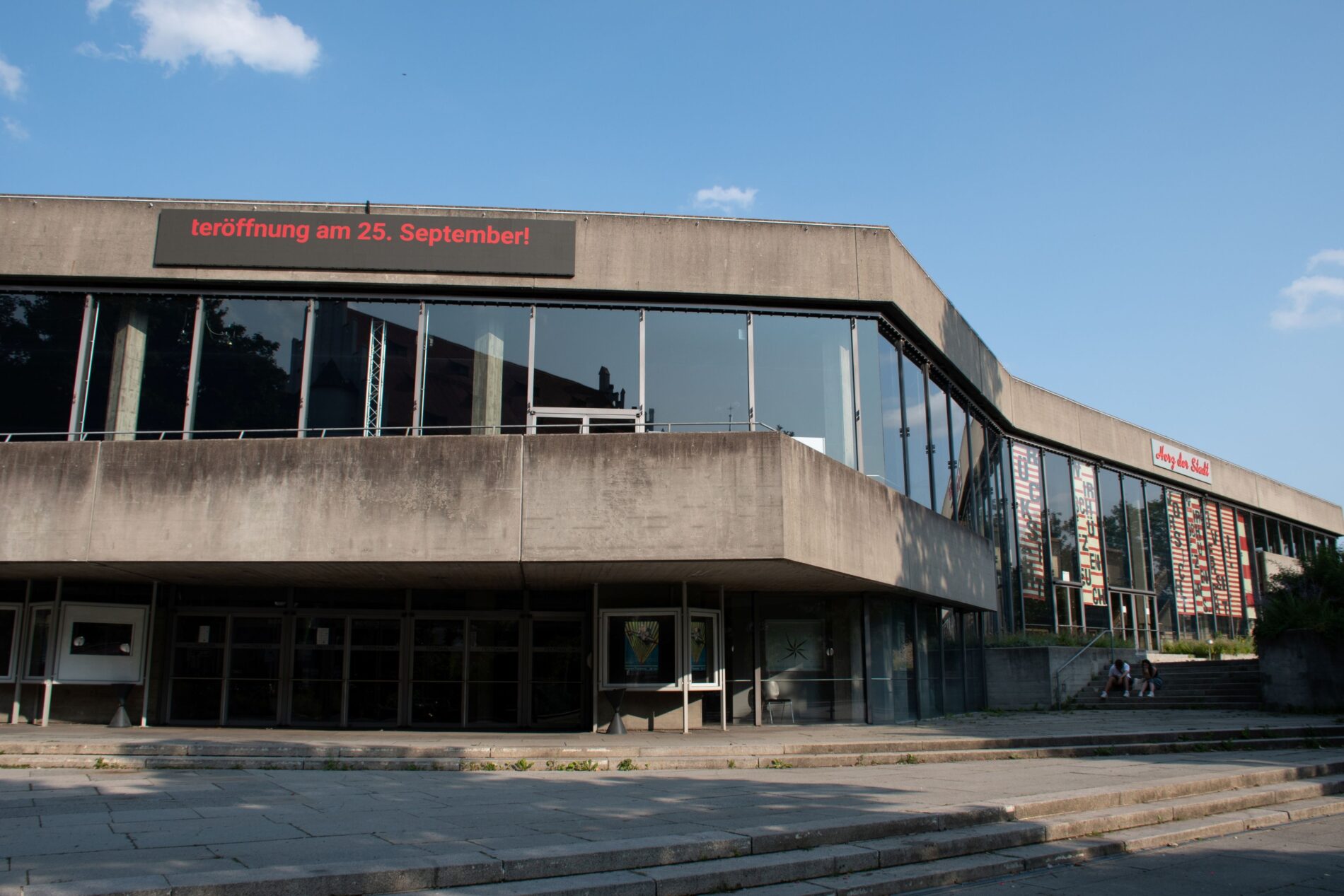 Ingolstadt schließt sein Theater, weil die eingebrochene Gewerbesteuer aus der Automobilkrise den Haushalt massiv belastet