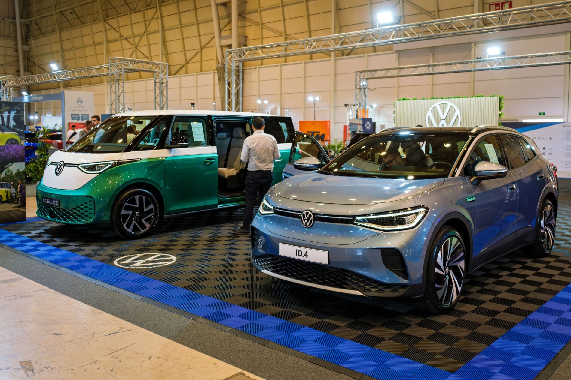 Rückruf bei VW und Cupra: Mehr als 90.000 E-Autos müssen wegen Batterieproblemen und möglicher Brandgefahr in die Werkstatt