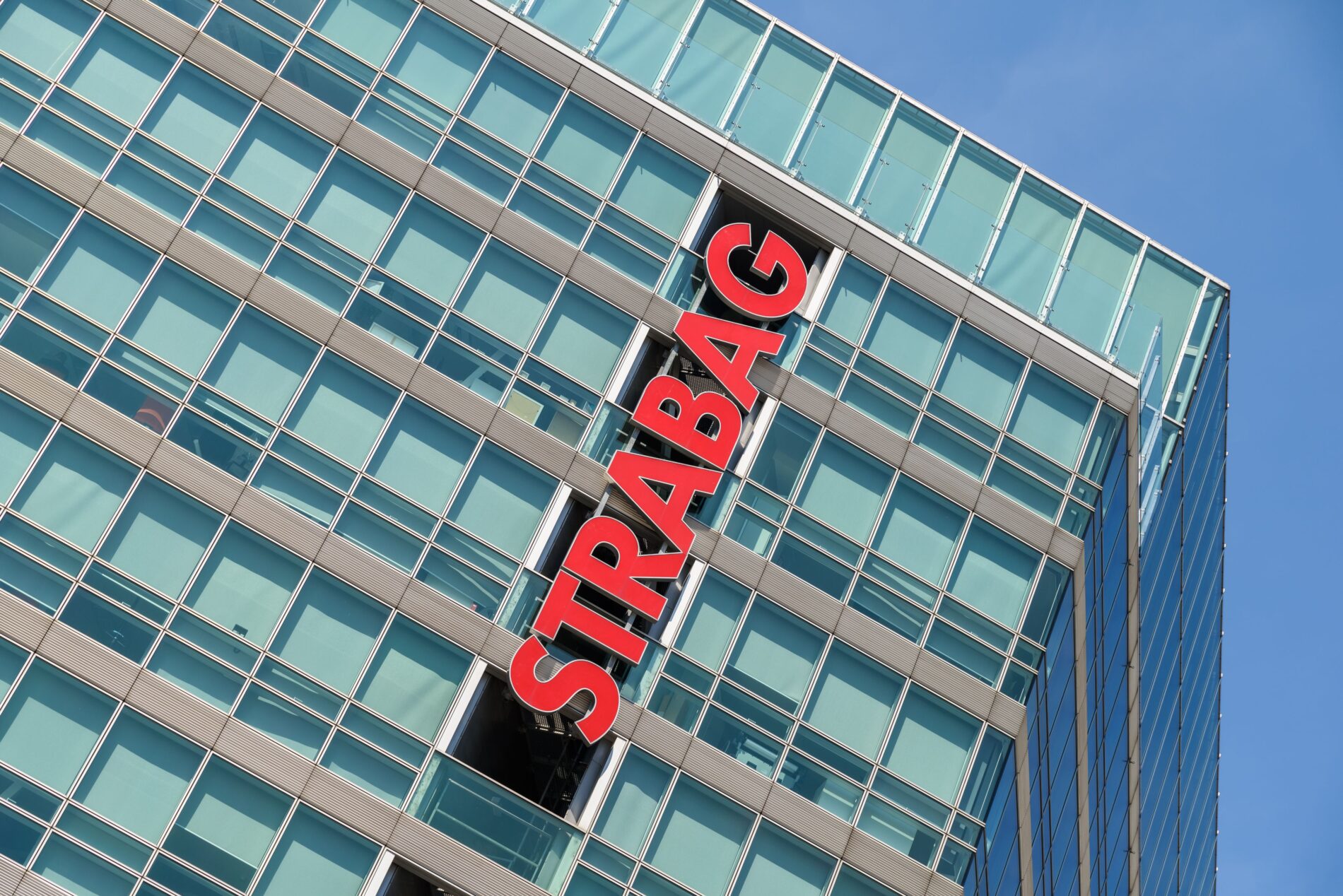 Strabag intends to seize German state assets in the USA and recover more than 330 million euros for failed wind power projects.