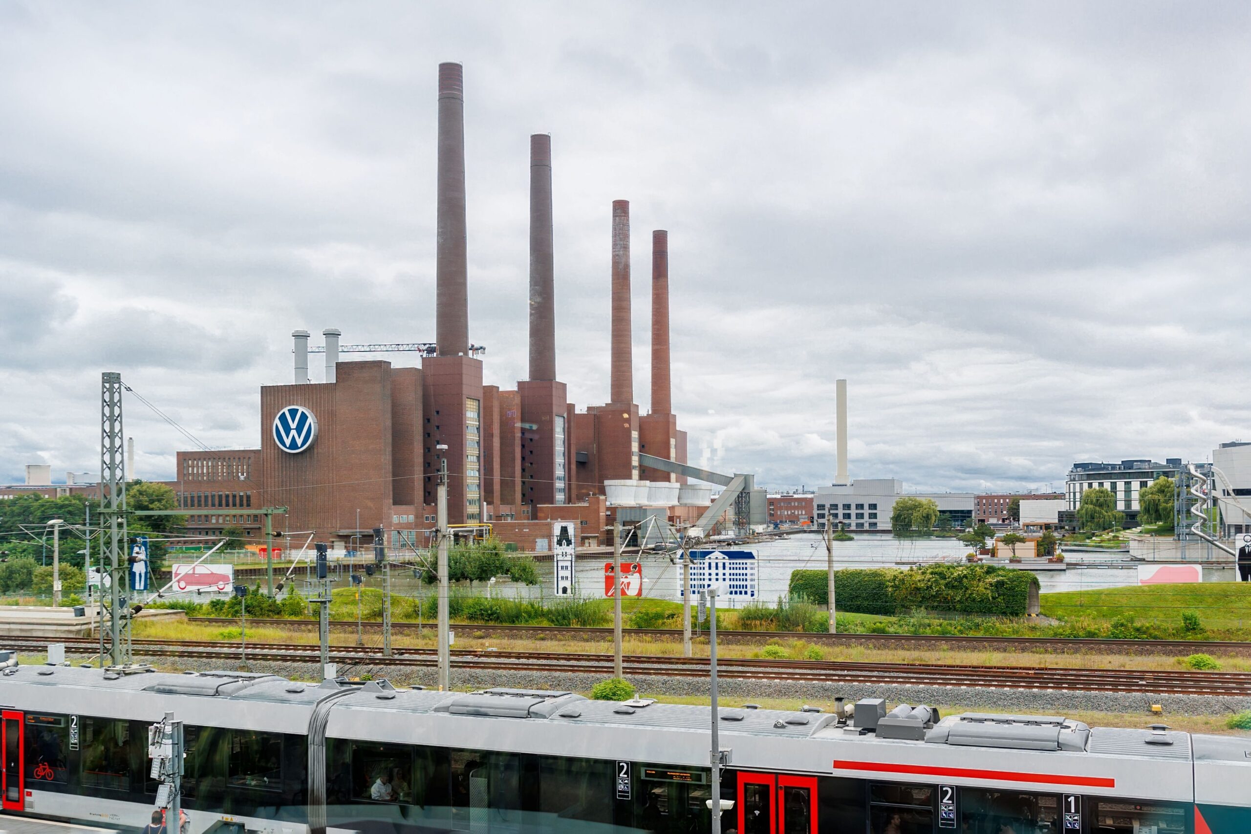 Niedersachsens Ministerpräsident Olaf Lies bringt Bau chinesischer Autos in VW-Werken ins Spiel