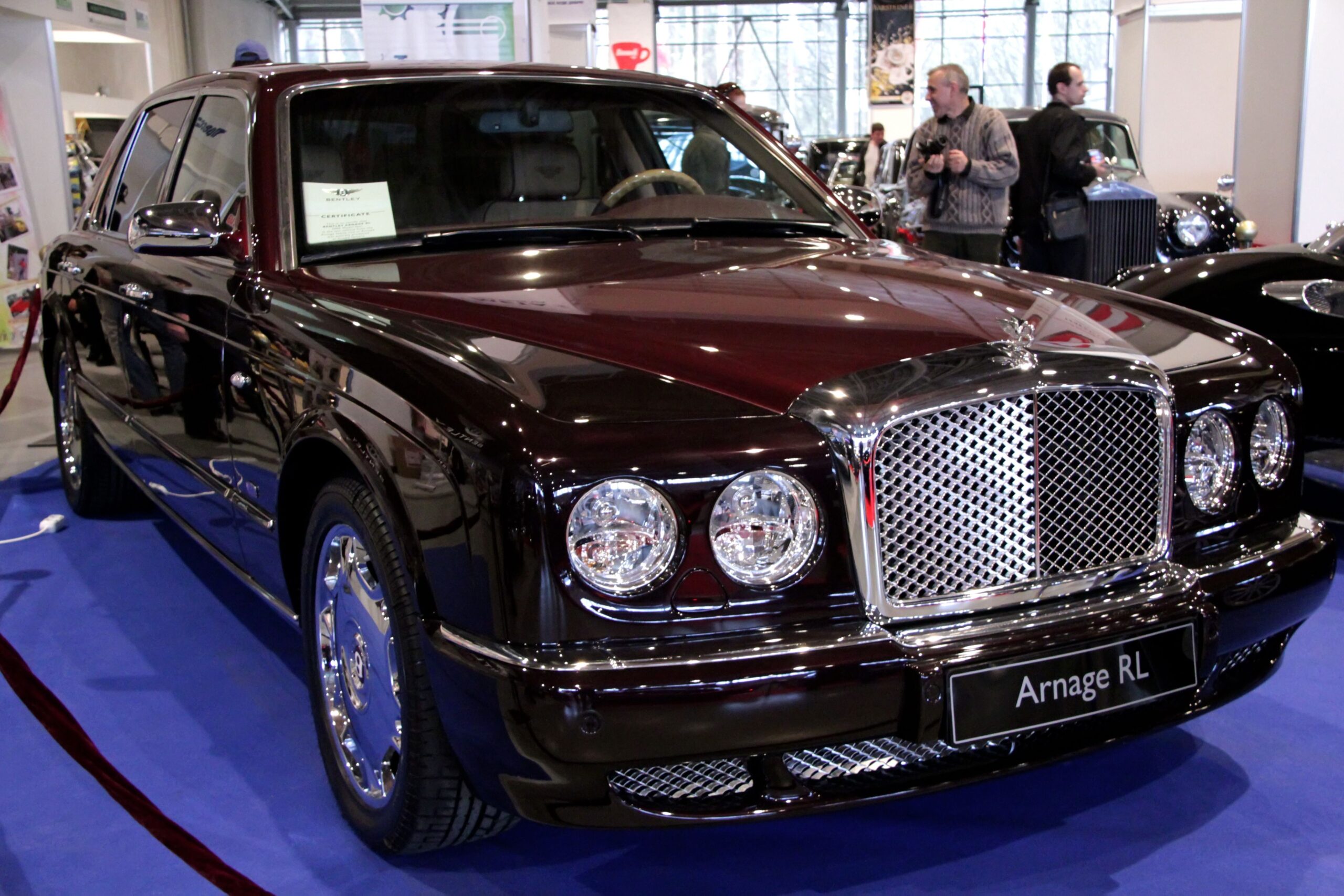 Bentley Kiew auf Platz drei im Händler-Ranking: Luxusmarkt sendet brisantes Signal im Krieg