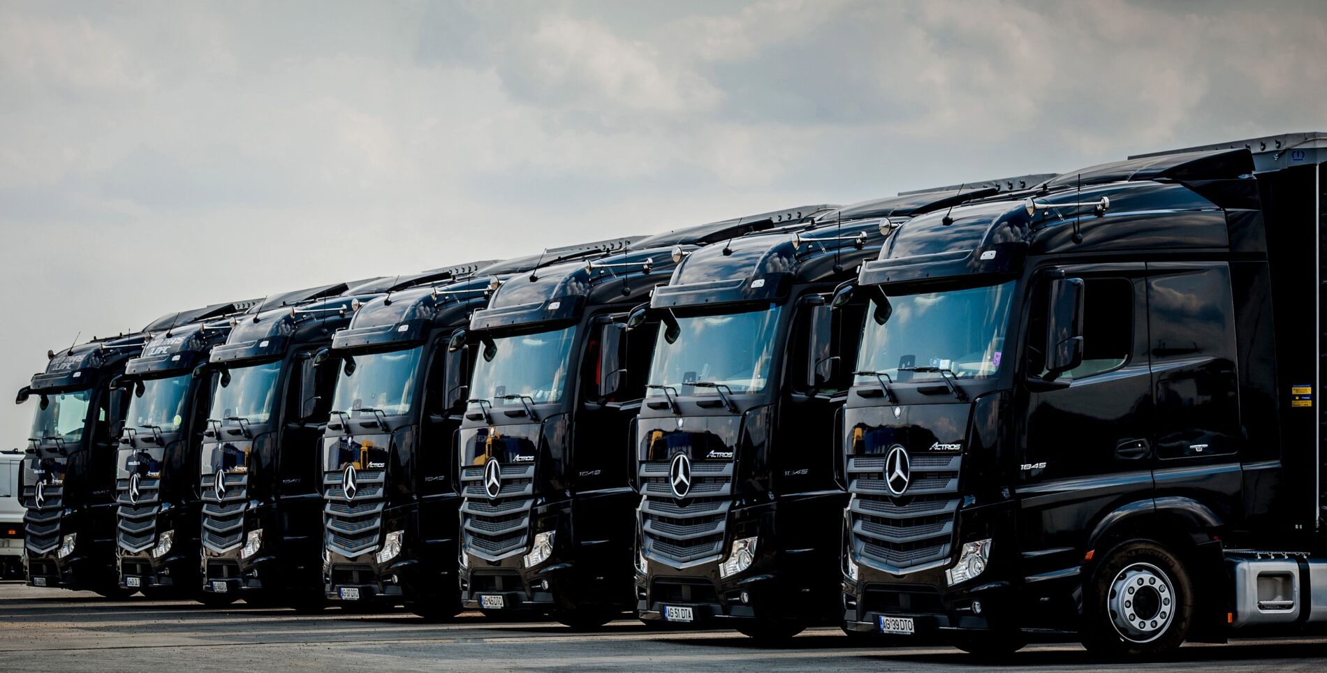 Daimler Truck is relocating parts of its truck production to the Czech Republic – the new plant will create 1,100 jobs and is expected to produce 25,000 trucks per year.