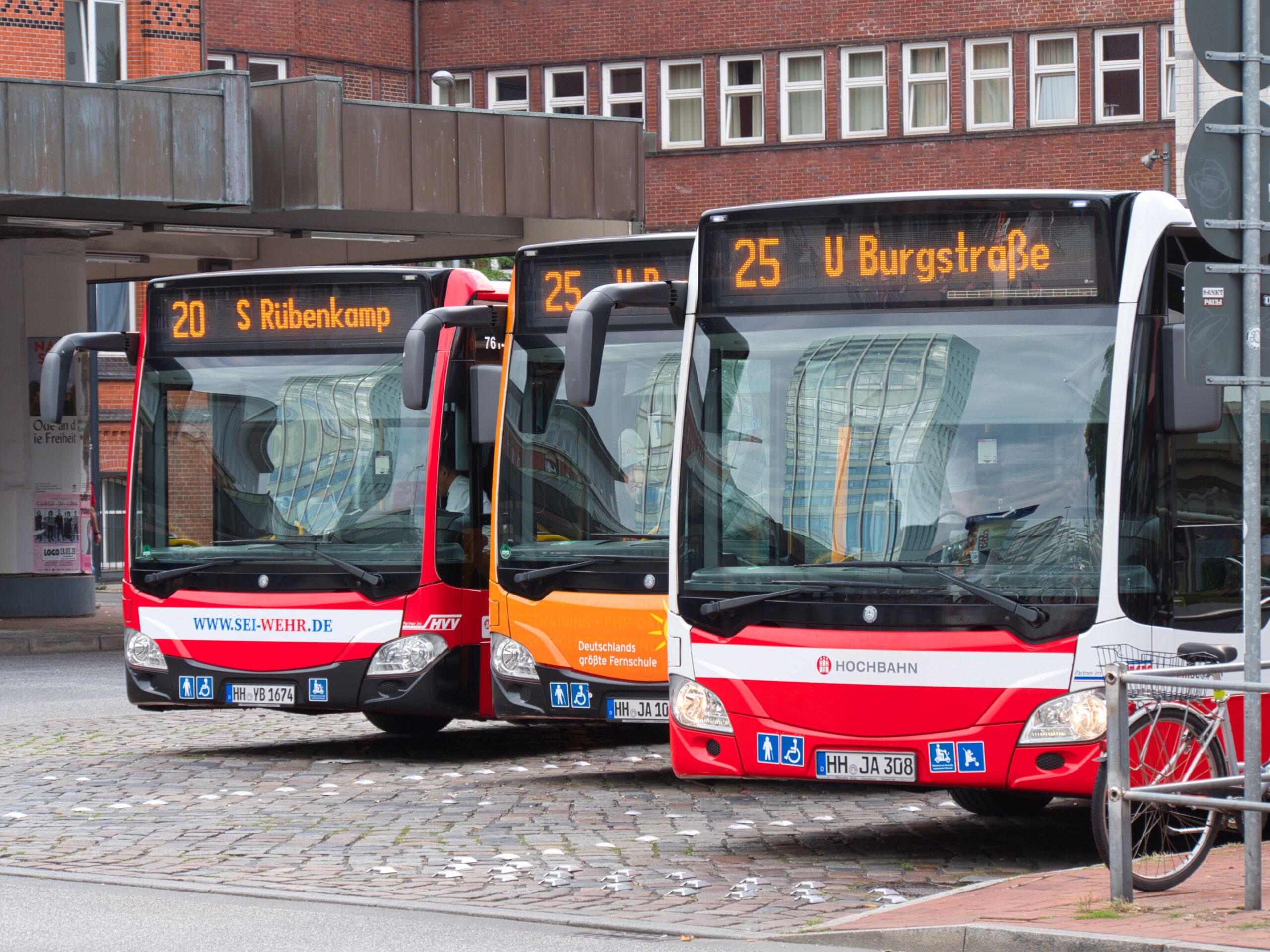 Hamburgs Klimaneutralität gerät ins Wanken -Hochbahn bestellt wieder Dieselbusse