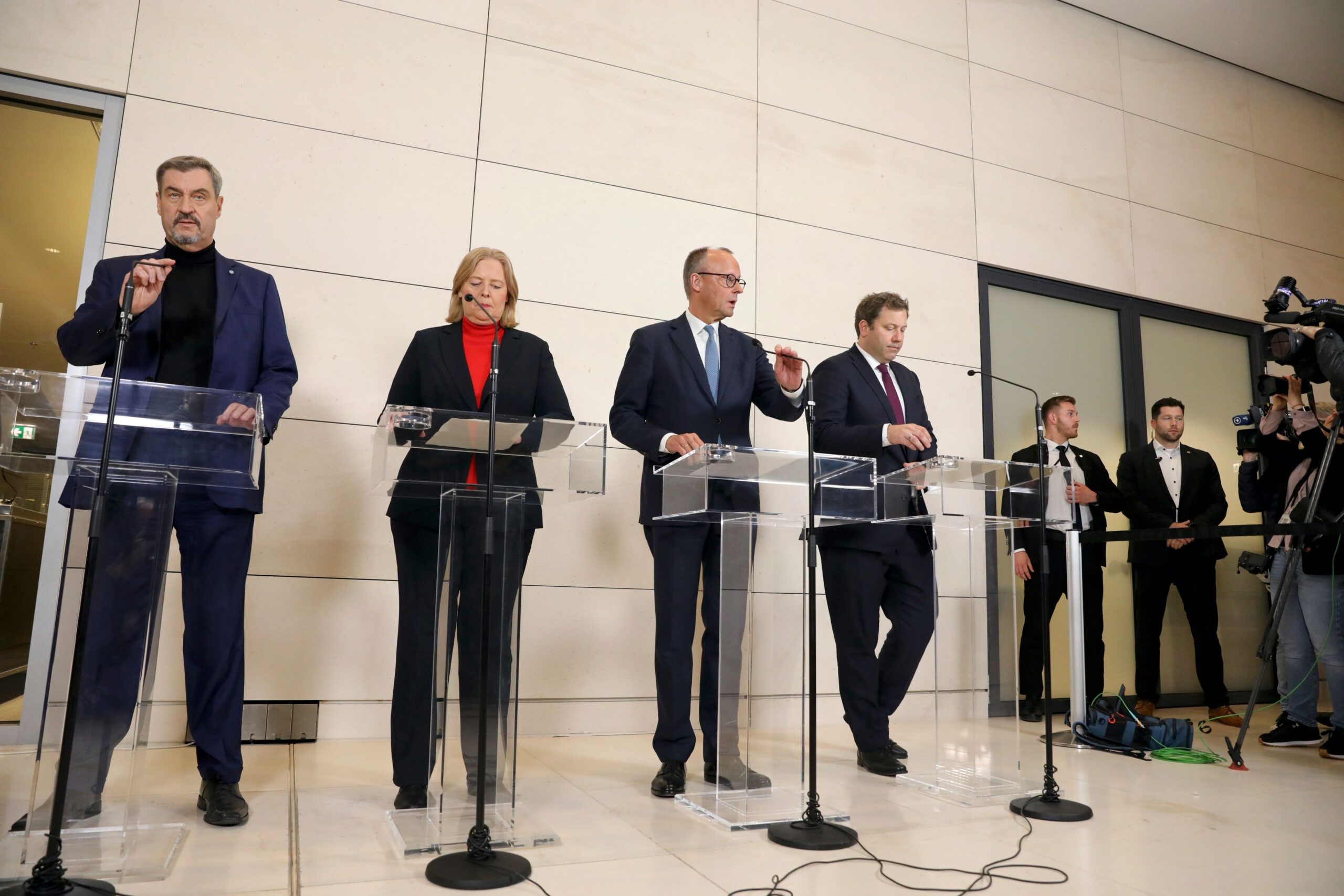 Machtkampf in der Regierung – Amtseid zählt offensichtlich weniger als der eigene Machterhalt