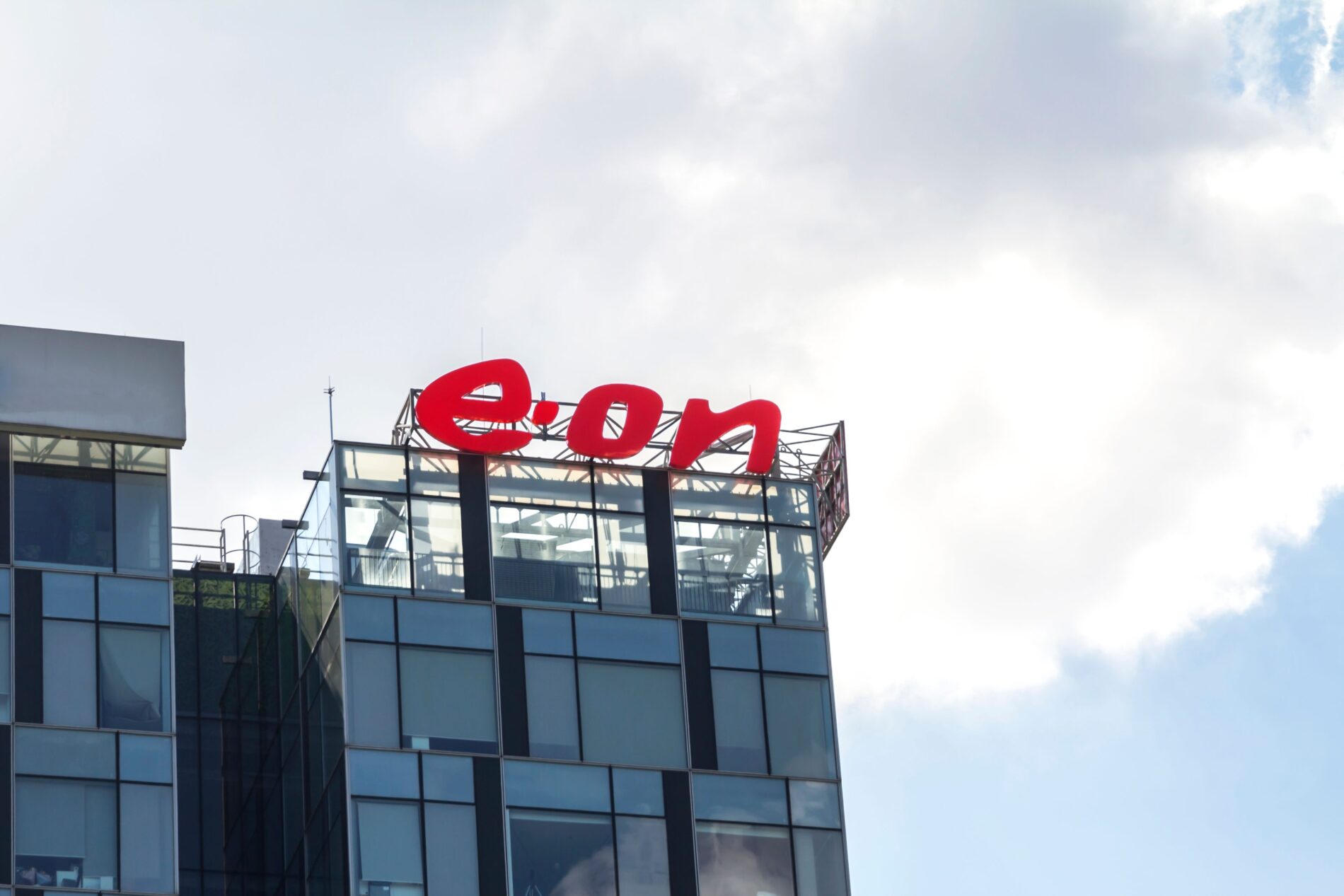 Solarüberschuss verschärft Netzprobleme: E.on-Chef Birnbaum fordert Netzausbau, Speicher und neue Gaskraftwerke