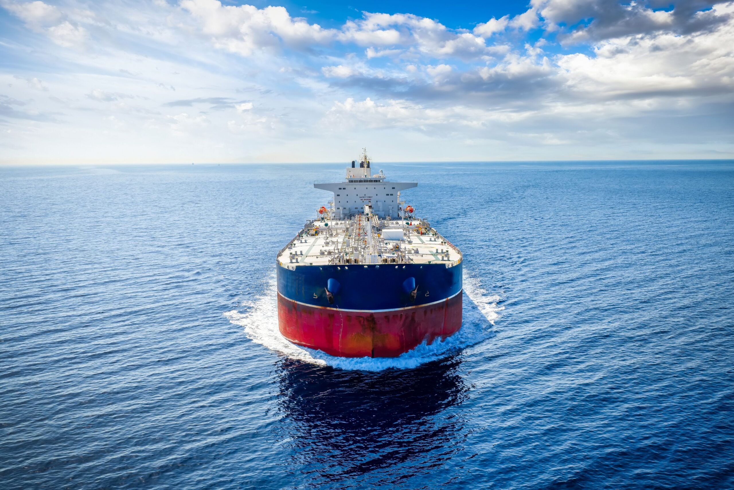 Trotz Sanktionen – Großbritannien lockert Importe für Kerosin, Diesel und LNG russischer Herkunft