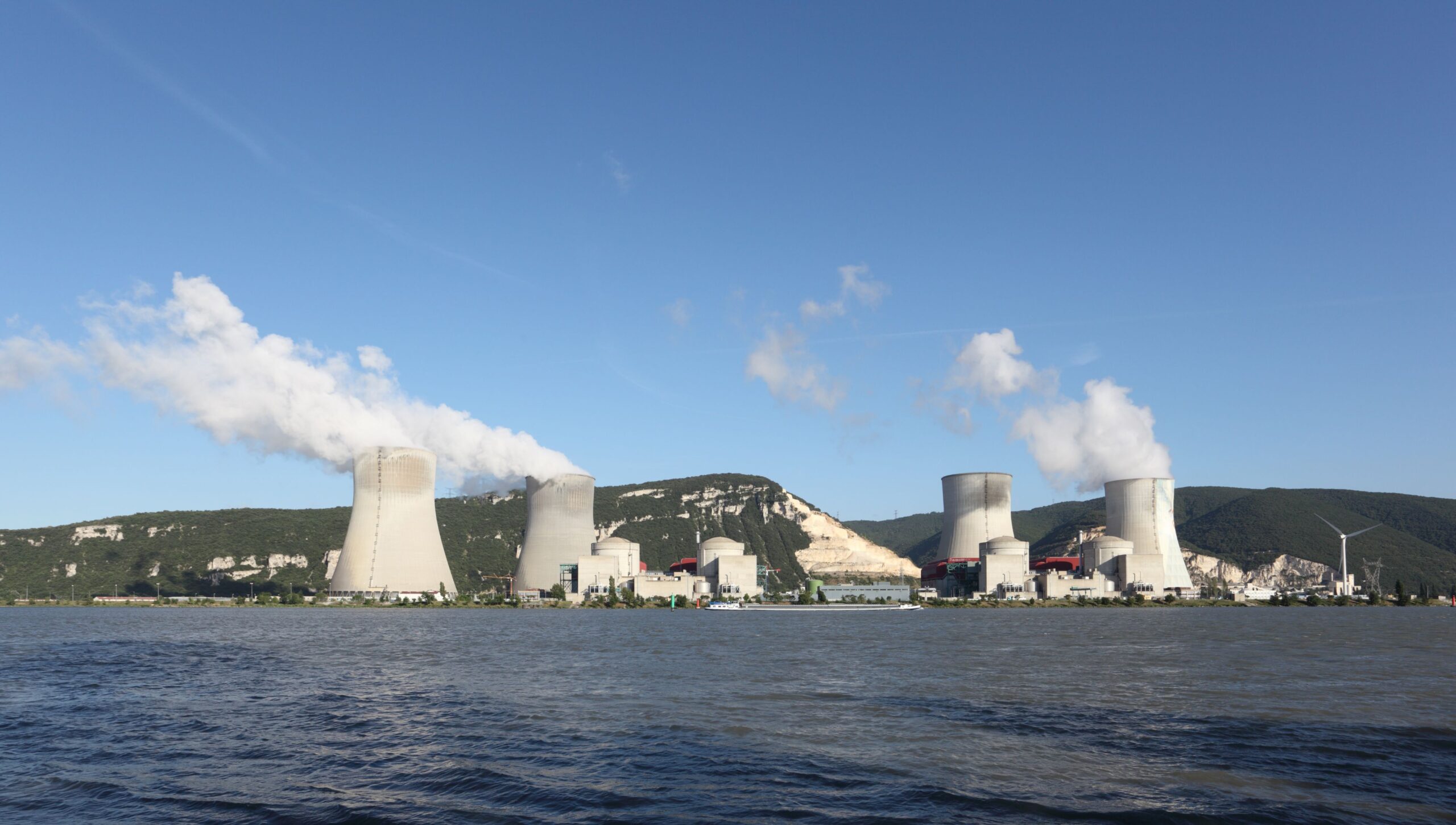 Heat at French Nuclear Power Plants: German Critics of Nuclear Power Turn 0.3 Percent into a Systemic Failure