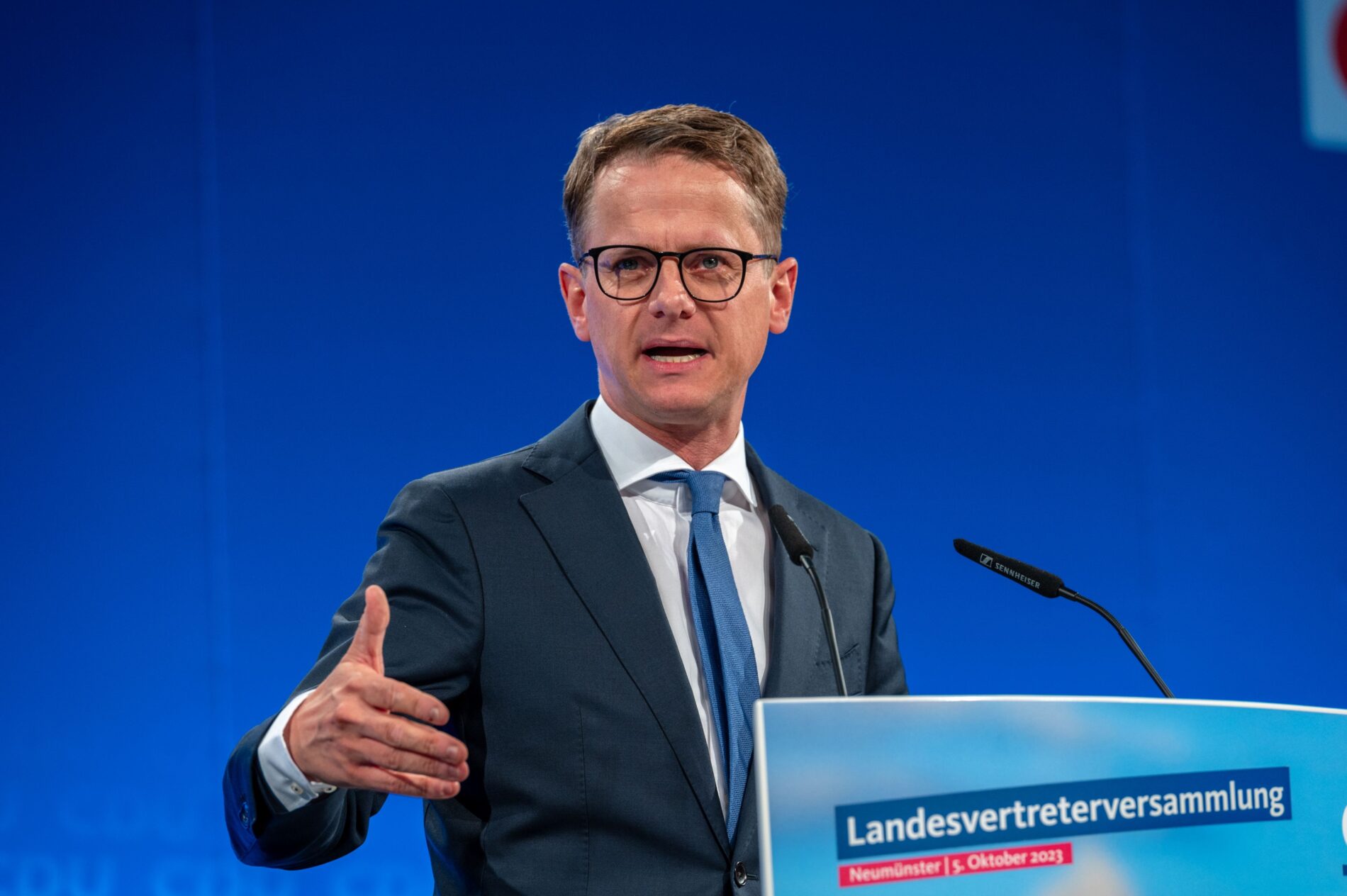 Steuerpläne der Koalition könnten den Mittelstand stärker belasten, während Insolvenzen, Stellenabbau und Werksschließungen zunehmen