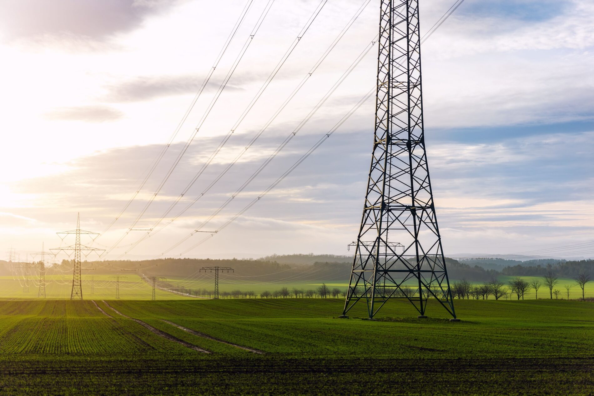 In Bakum zeigt sich, warum Netzausbau stockt: Strom ist vorhanden, doch Leitungen bremsen Ladesäulen, Windkraft und Gewerbe