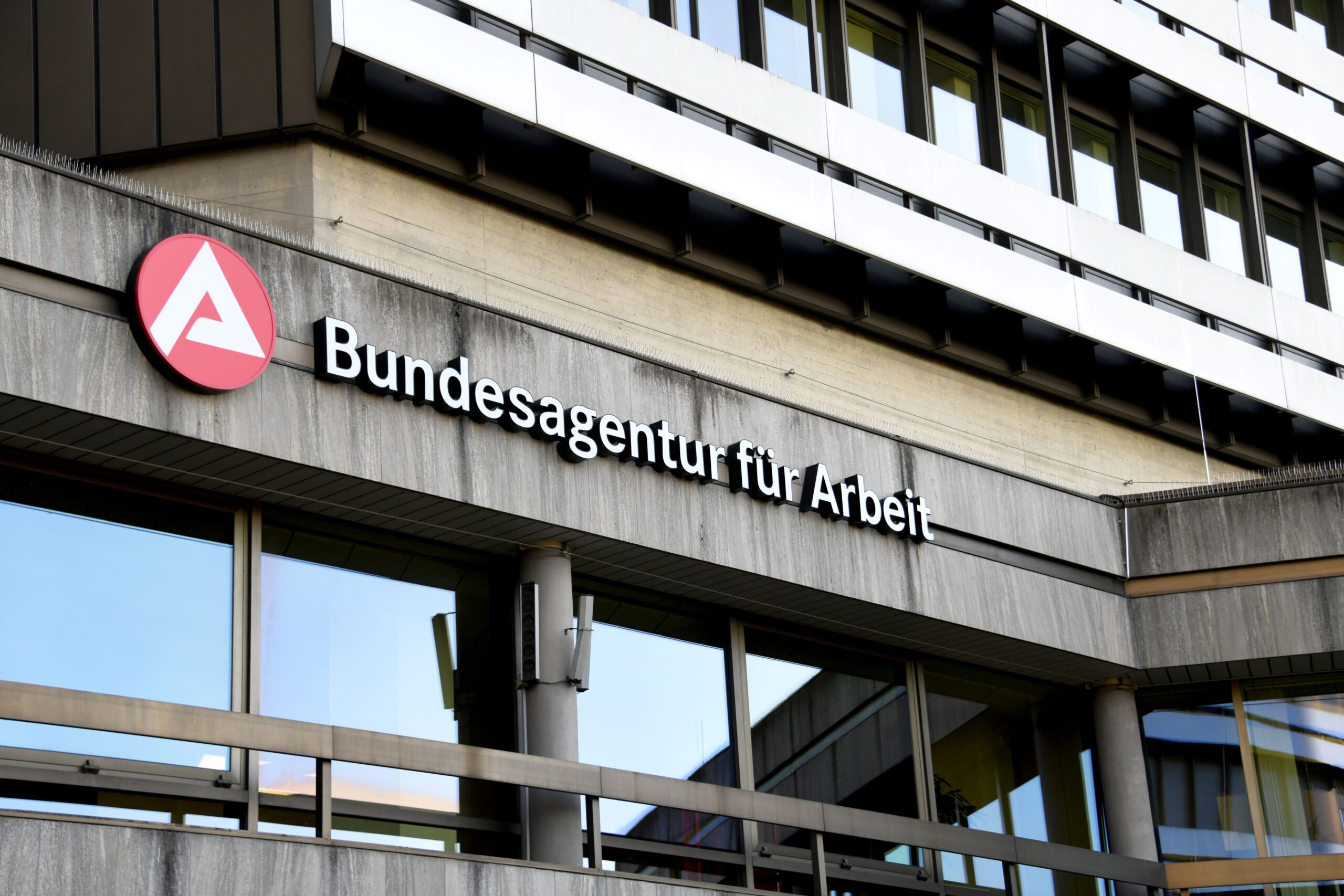 Arbeitsagentur braucht Milliarden vom Bund: Deindustrialisierung trifft jetzt den Arbeitsmarkt