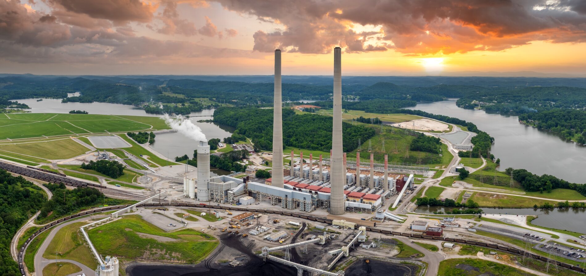 Trump investiert 700 Millionen Dollar in die US-Kohleindustrie. Neue Kraftwerke, Minen und Infrastruktur sollen Energieversorgung und Arbeitsplätze sichern.