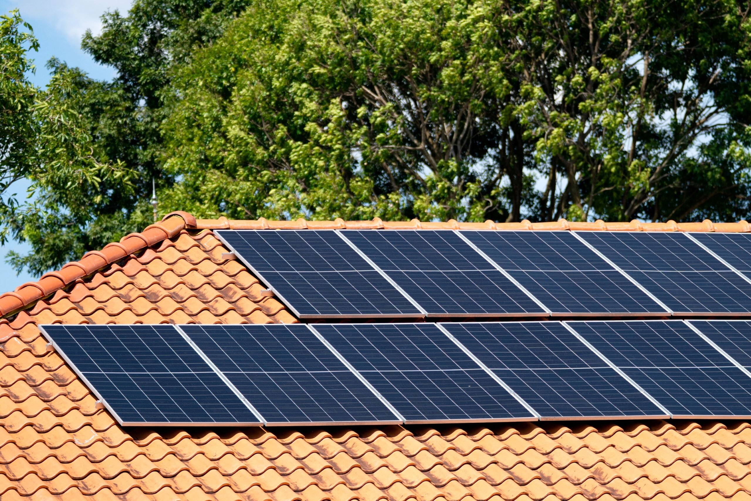 Solar-Haushalte vor neuen Netzgebühren: Reform könnte private Anlagen ab 2029 verteuern