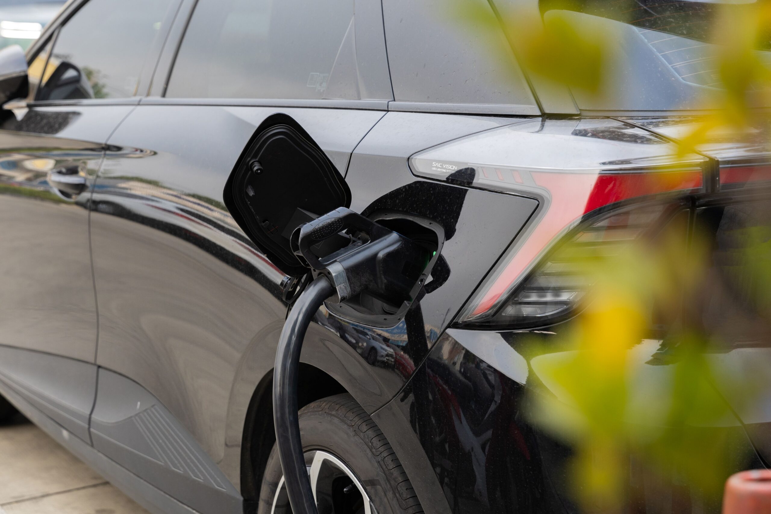 E-Auto-Politik kostet Milliarden: Prämien helfen China-Anbietern und kostet Jobs in Deutschland