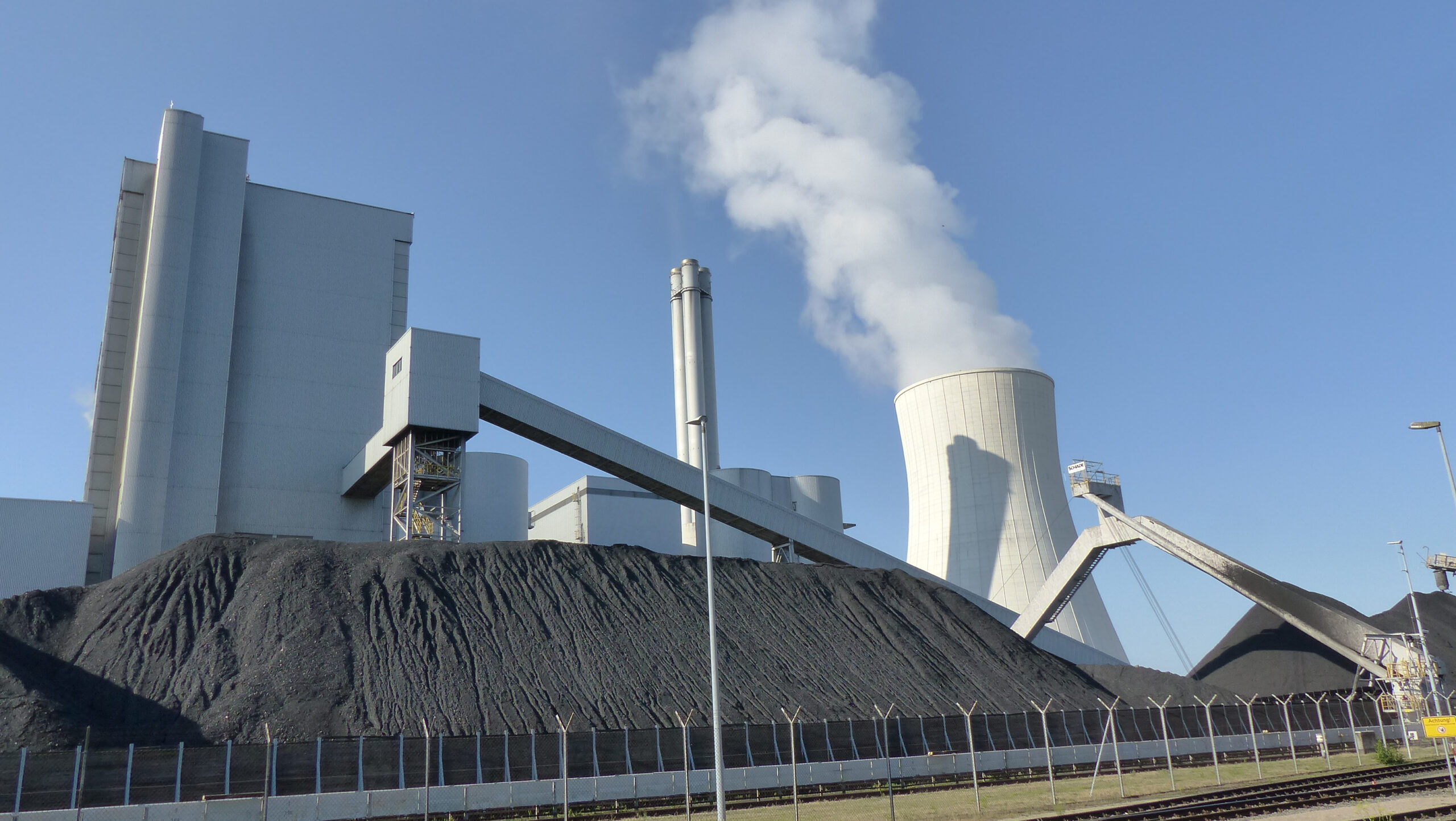 Kraftwerksabschaltungen stoppen: Professoren fordern Kurswechsel bei Wind und Solar