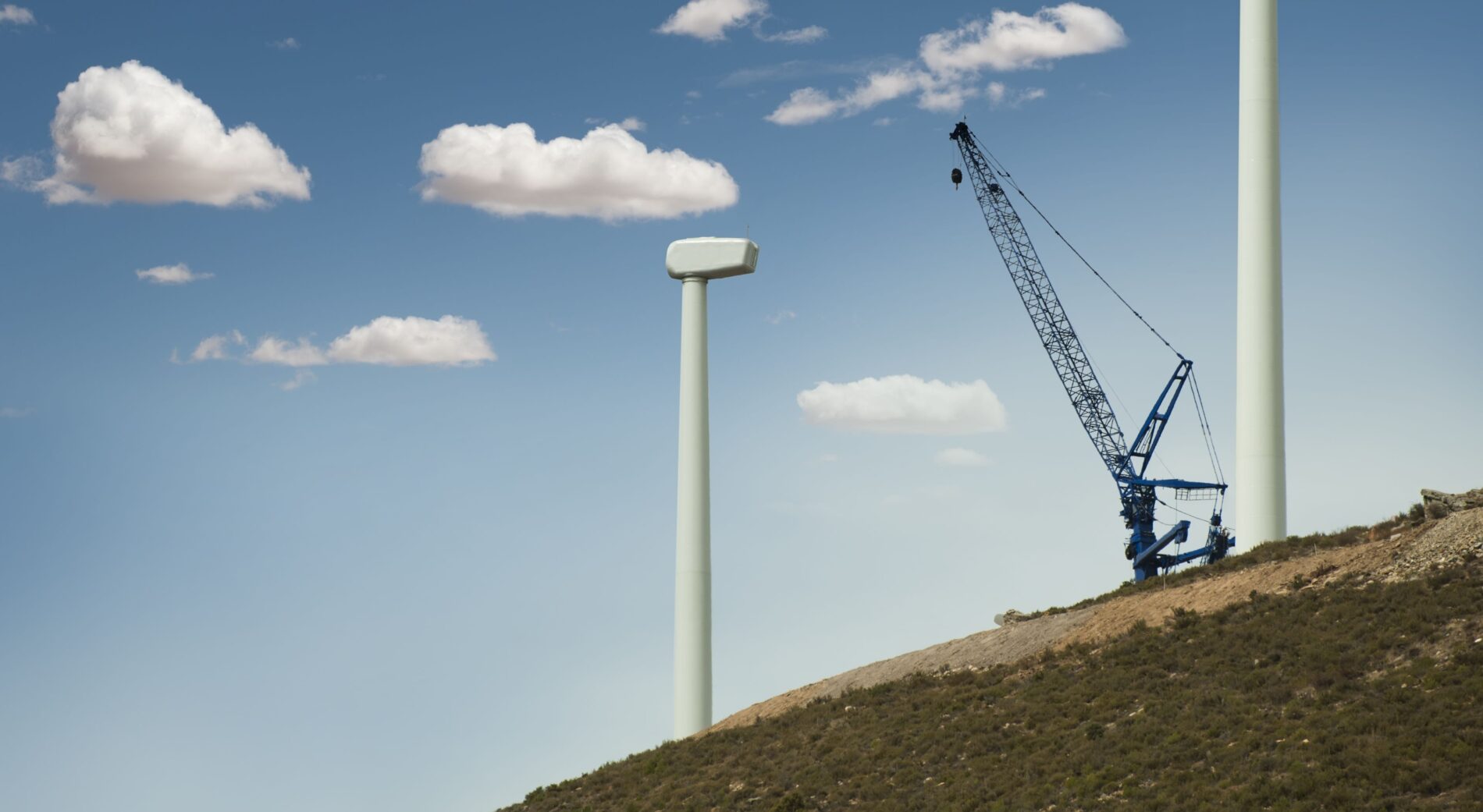 Ausgemusterte Windkraftanlagen helfen der Ukraine, doch ursprünglich Betreiber sparen Aufwand bei Rückbau und Entsorgung