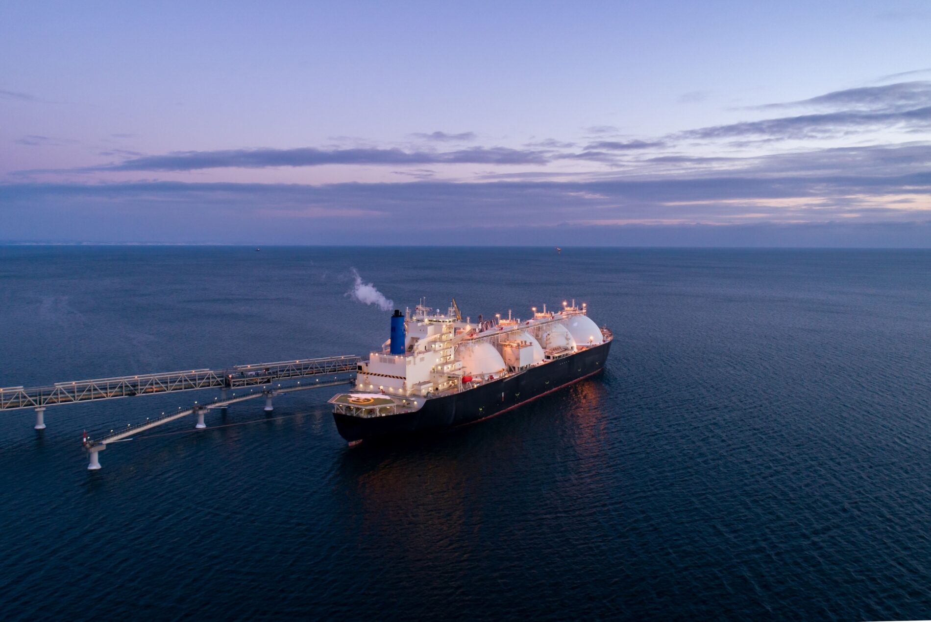 Steigender Strombedarf und sinkende Gasförderung treiben laut einen Ausblick von Shell einen  LNG-Superzyklus bis 2050