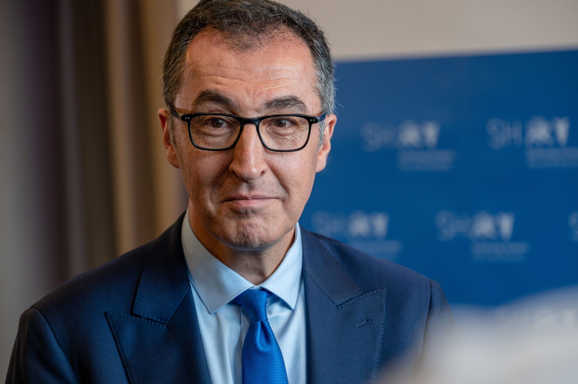 Trotz Krise setzt Özdemir weiter auf den eingeschlagenen  Klimakurs: Wirtschaft und Kommunen geraten in Baden-Württemberg weiter in Schieflage