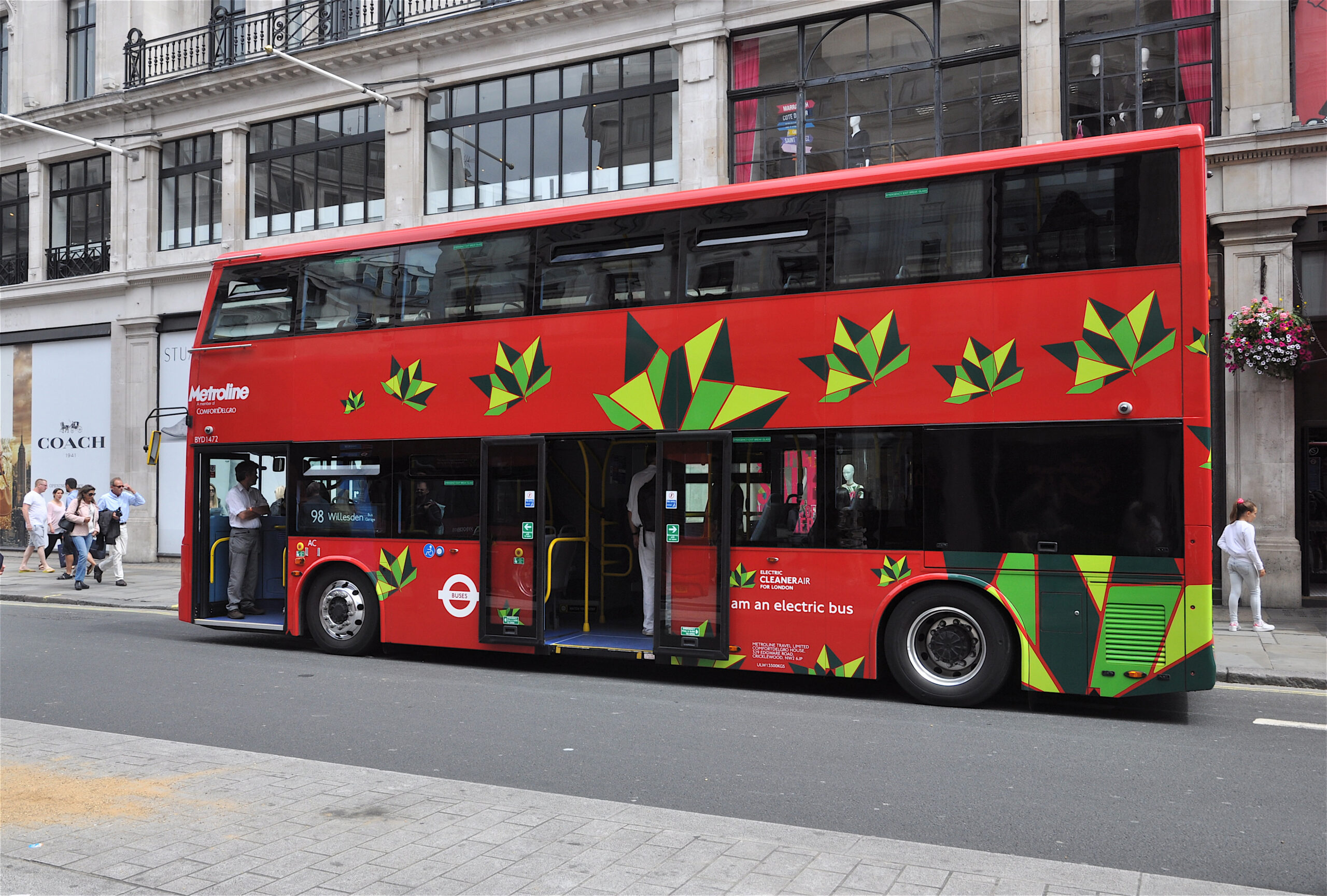 Doppeldecker brennt in London aus: E-Bus-Feuer zerstört auch Ladepunkte