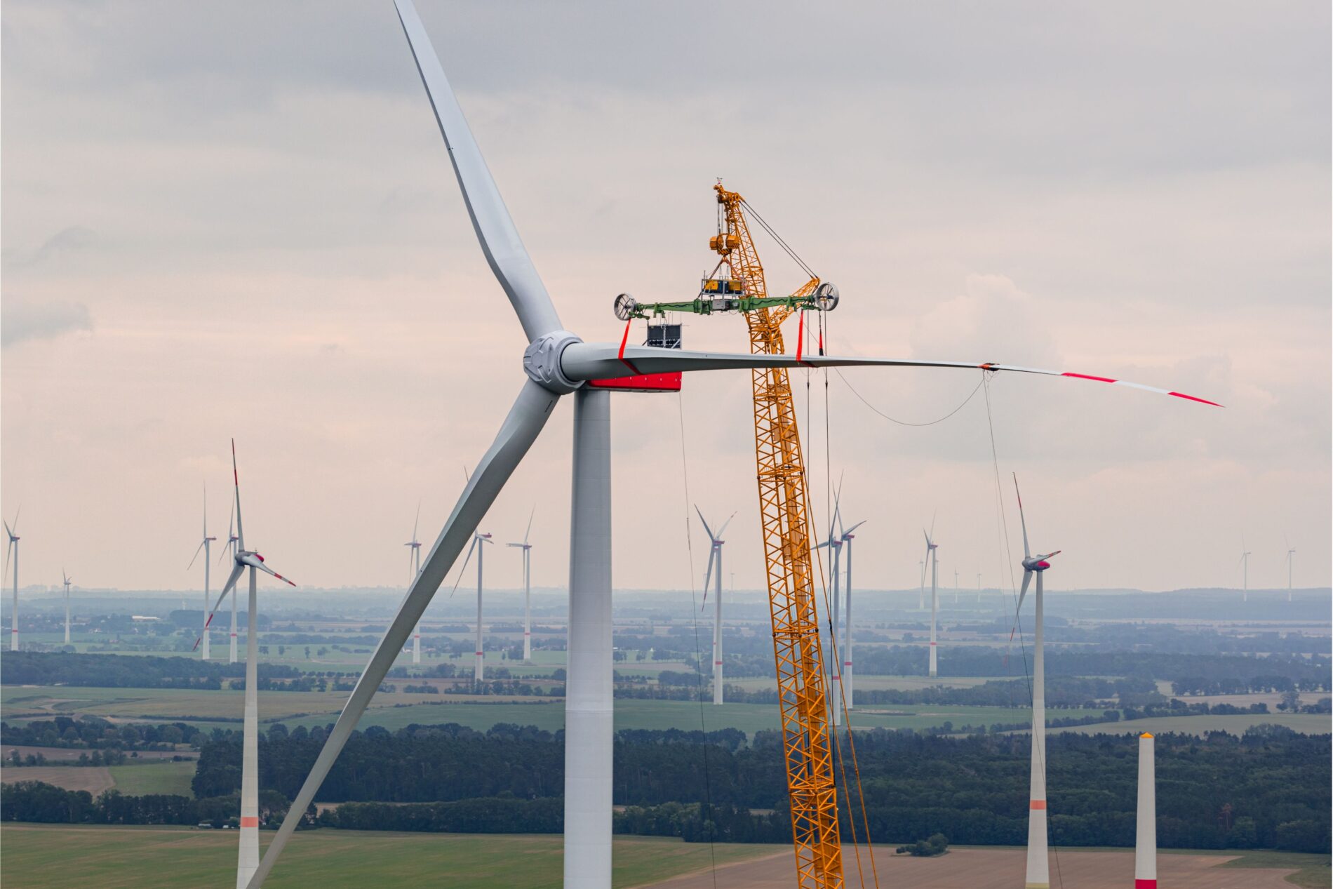Die Insolvenz des Wind- und Solarprojektentwickler SOWITEC trifft Anleger. Börse setzt nach Einbruch der Kurse Handel mit den Anleihen aus