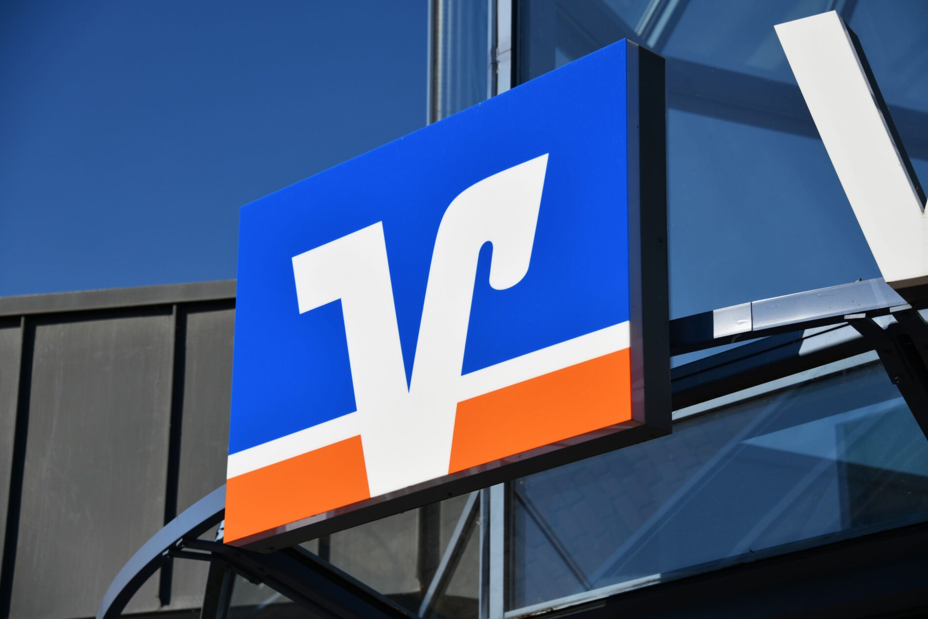 Immer mehr Volksbanken brauchen Unterstützung. Volksbank Kleverland beantragt Garantien. Der BVR verschärft seine Kontrollen