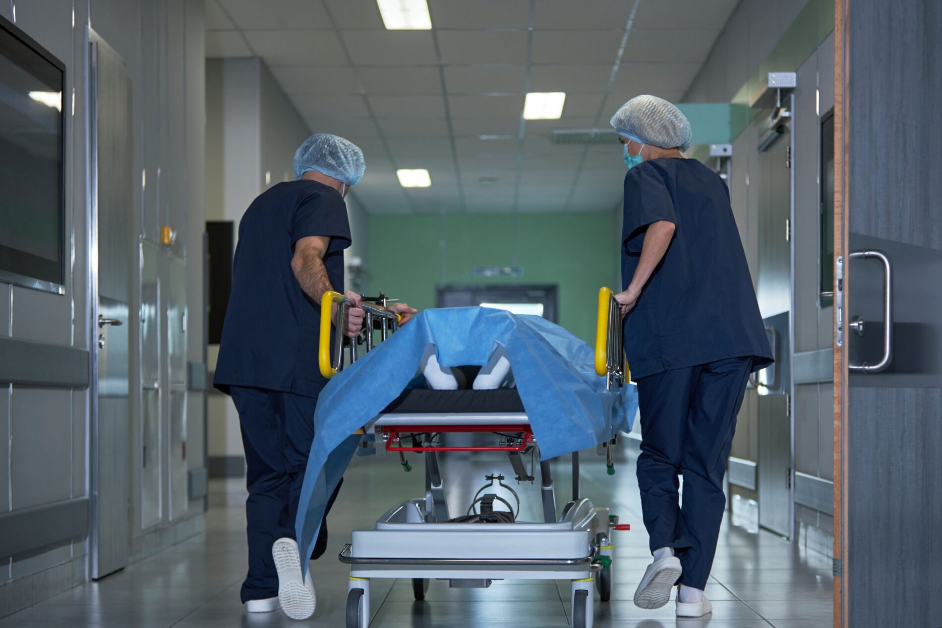 Die Krankenhauskrise verschärft sich: Ein Klinikchef sieht rund 500 Häuser gefährdet. Prüm sucht Rettung, während Brake bereits geschlossen hat