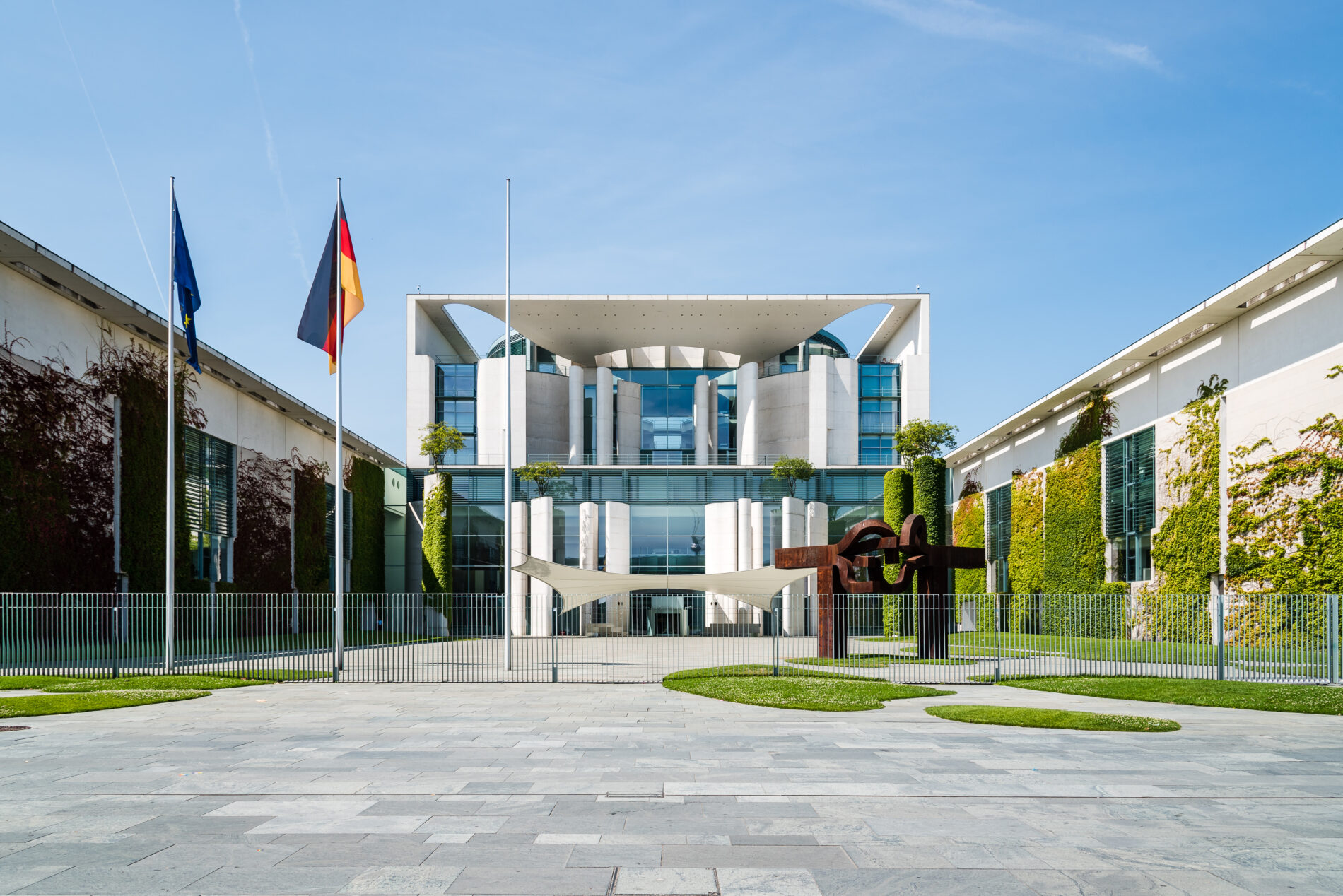 Deutschlands Industrie erhöht den Druck auf die Bundesregierung: Großkonzerne fordern schnelle Reformen gegen hohe Energiekosten, Sozialabgaben und Standortnachteile.