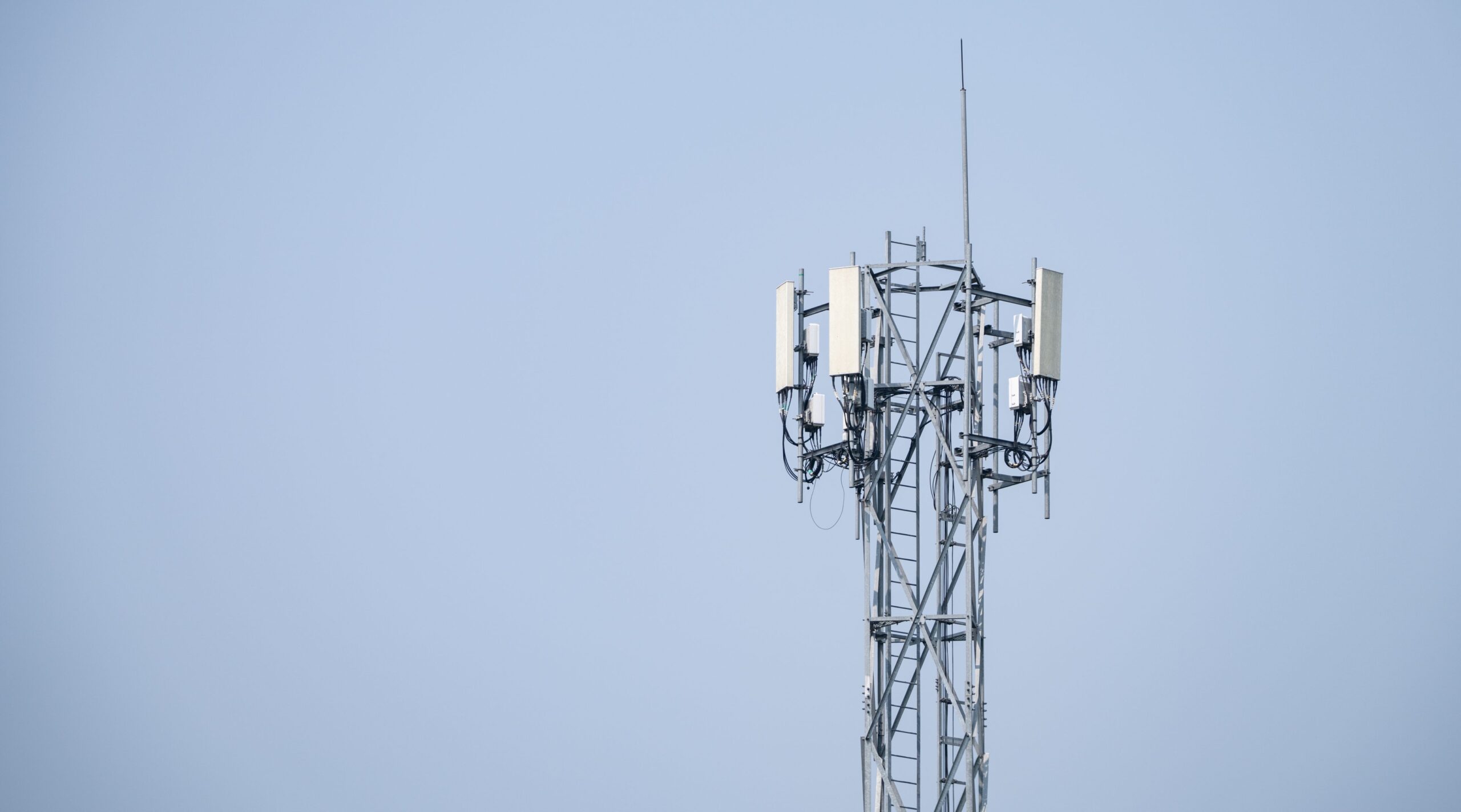 Federal program to eliminate mobile dead zones: Only five of 267 subsidized towers online between 2021 and May 2026