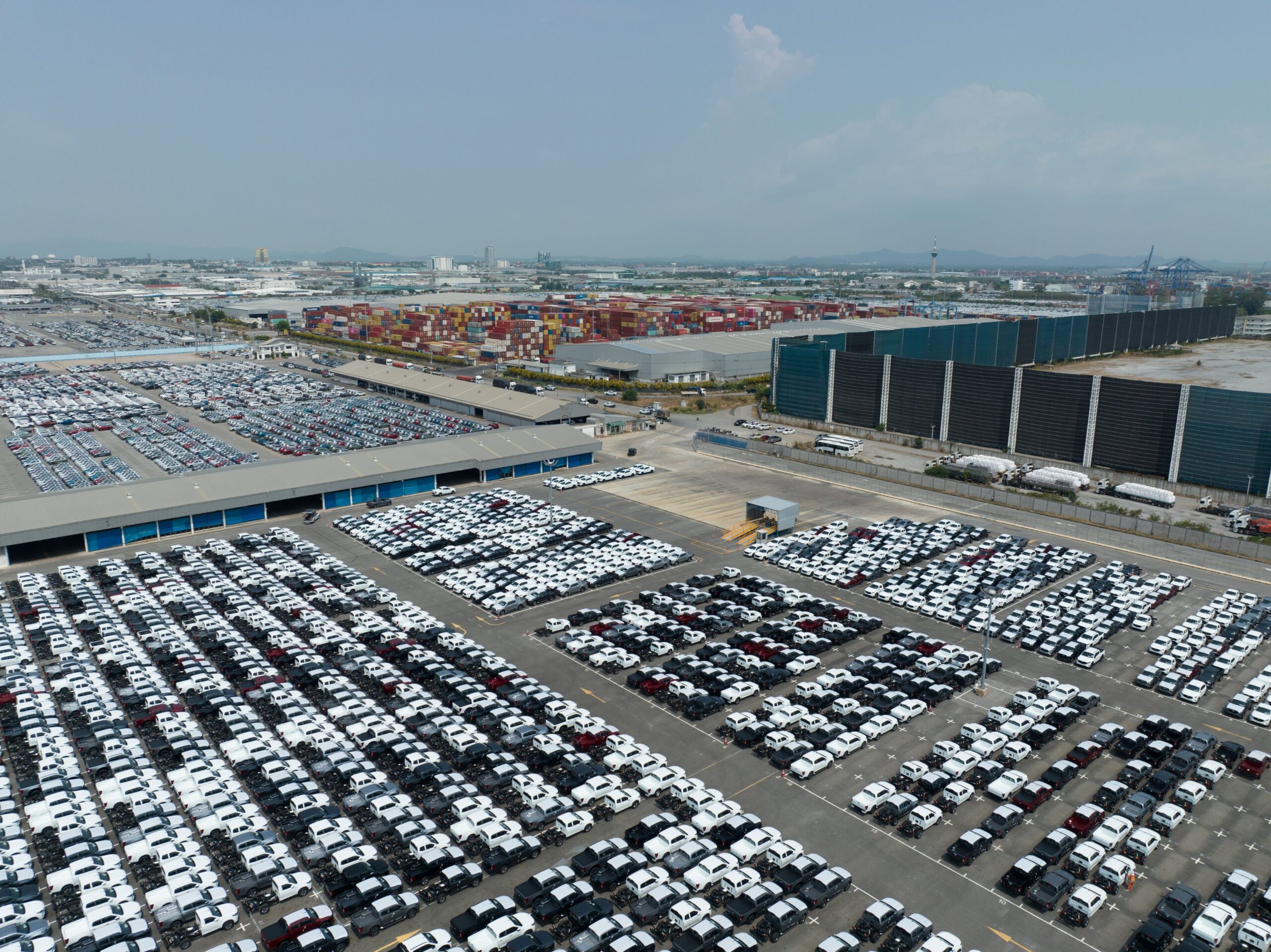 Autoindustrie schreibt Milliarden auf Elektroautos ab: Hersteller planten am Markt vorbei