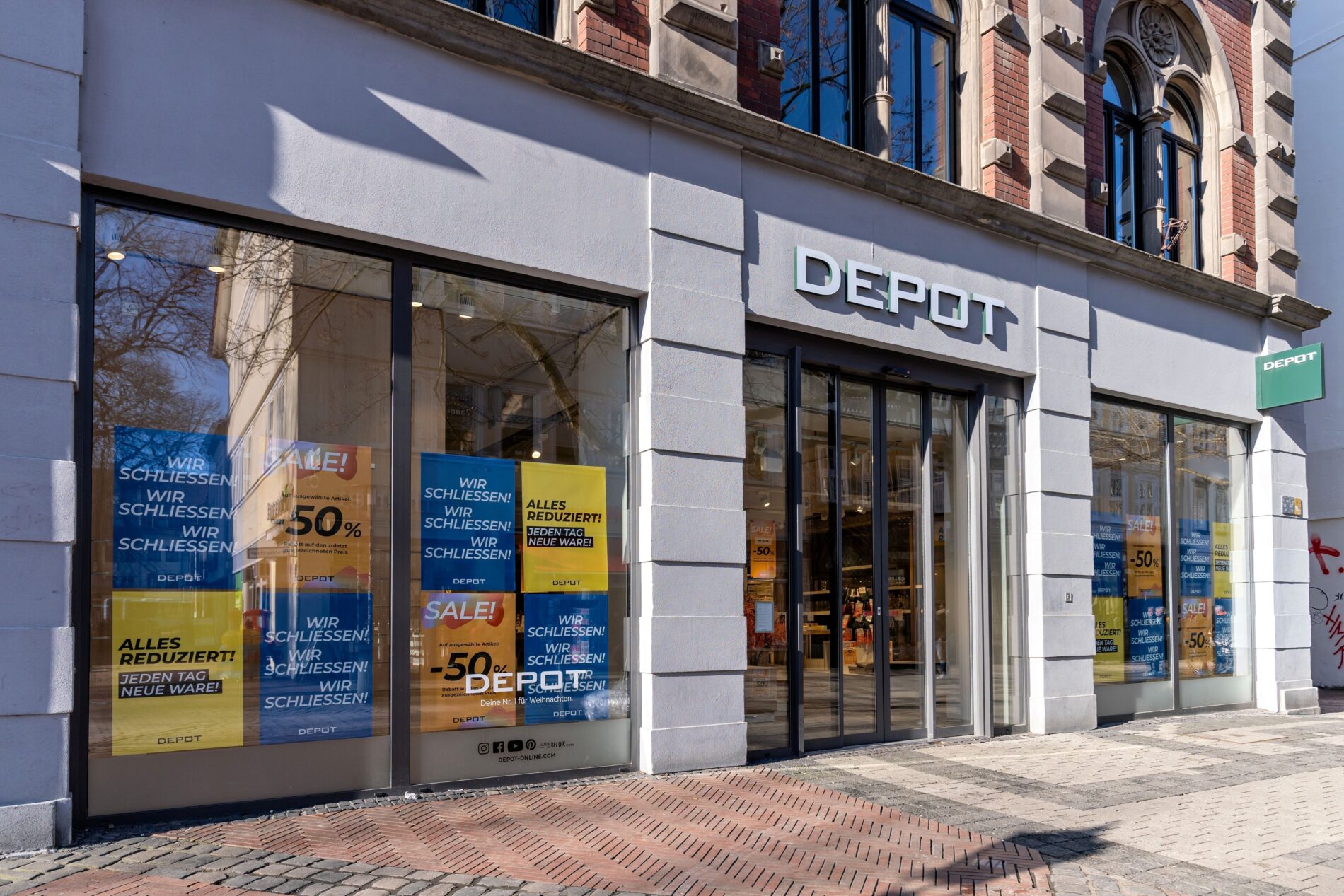 Depot beendet nach Insolvenz den Geschäftsbetrieb. 730 Beschäftigte verlieren ihren Arbeitsplatz, die Marke soll weitergeführt werden
