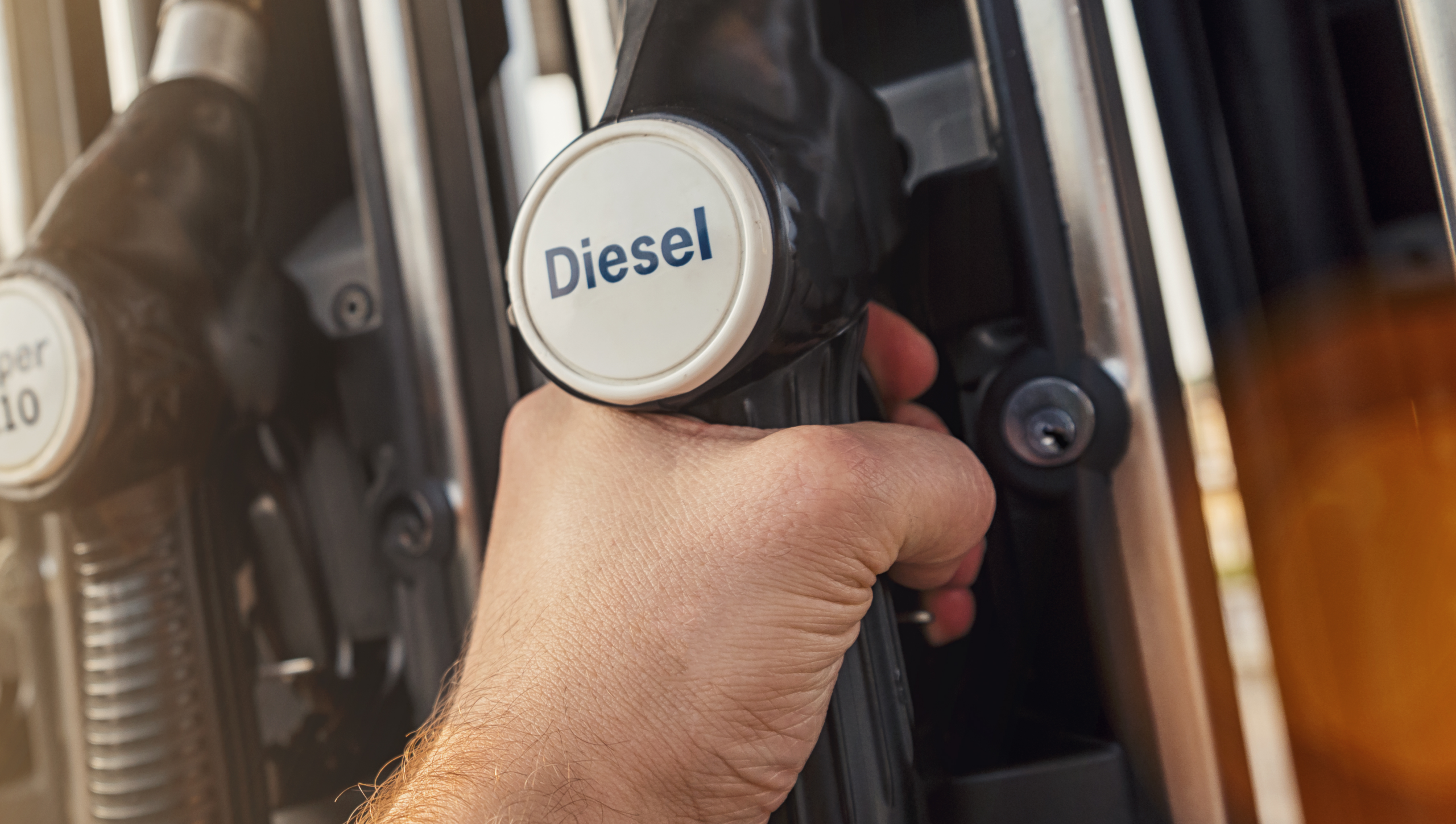 Dieselpreis: Ohne Steuern und Klimavorgaben wäre Deutschland am günstigsten