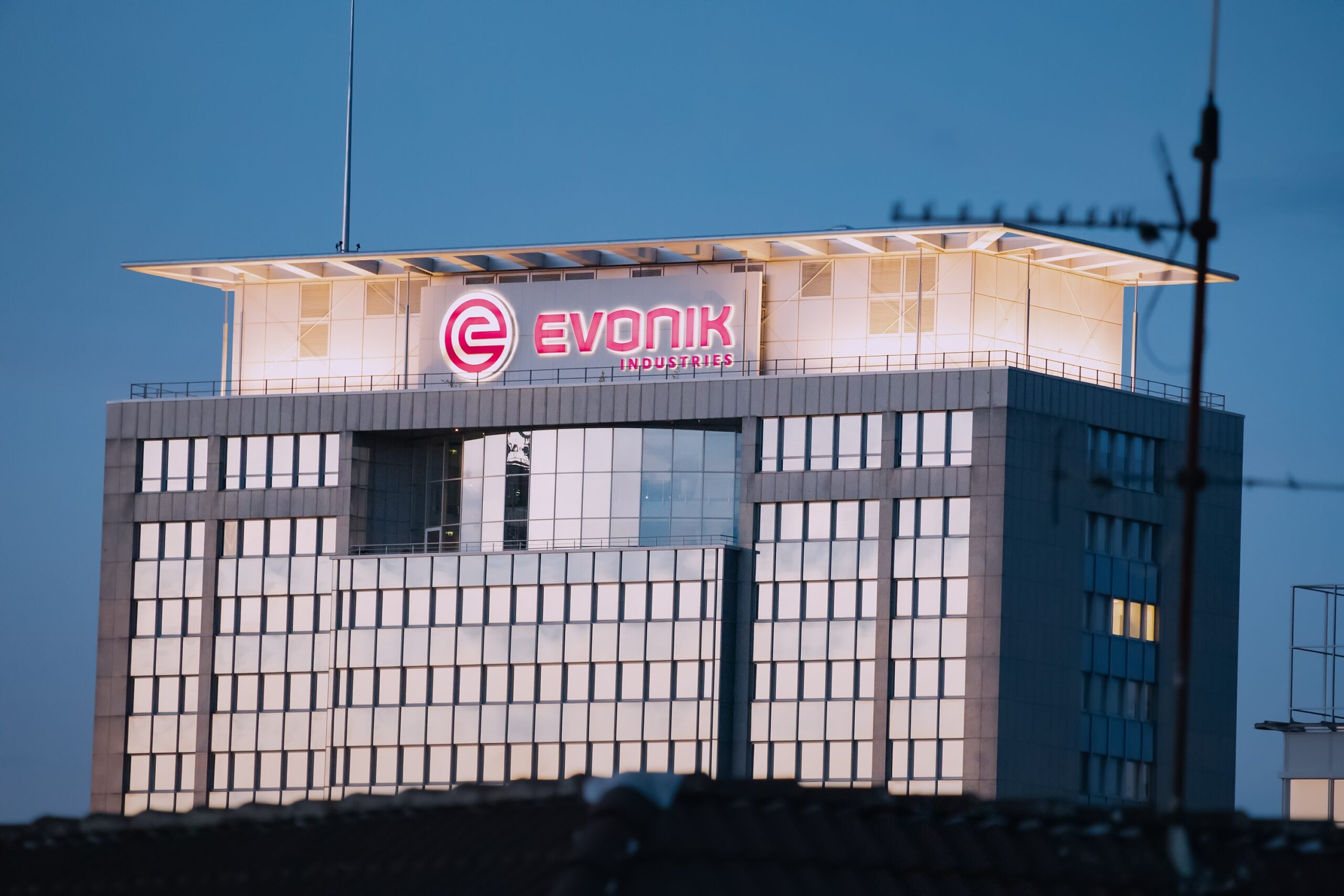 Evonik schließt Standorte in Hamburg und Bitterfeld – 90 Beschäftigte betroffen