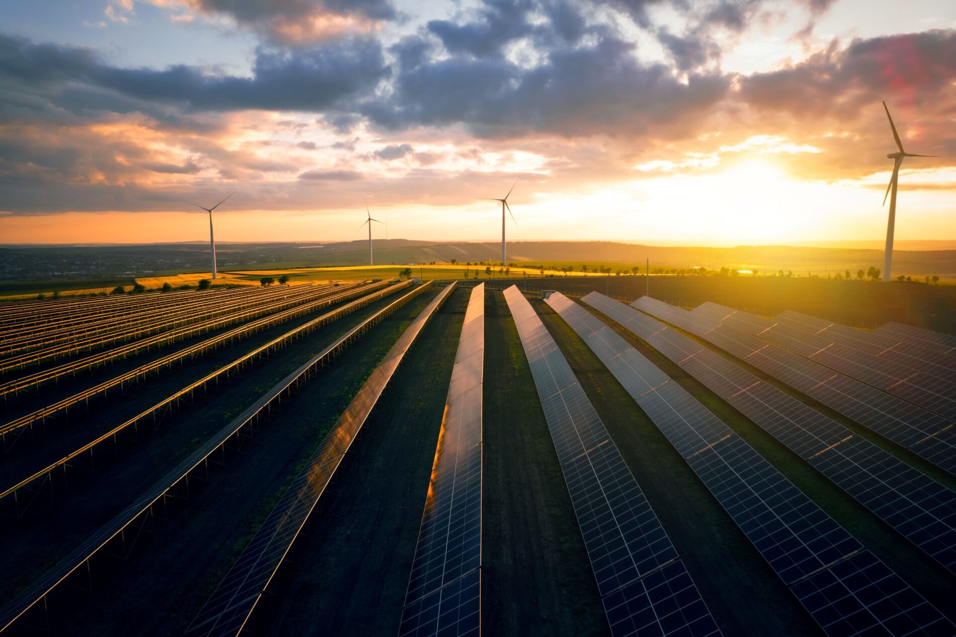 Die Geschäftsgrundlage von Wind und Solar schwindet: Überangebot drückt Marktwerte- Förderung, Netze und Reserveleistung kosten Milliarden