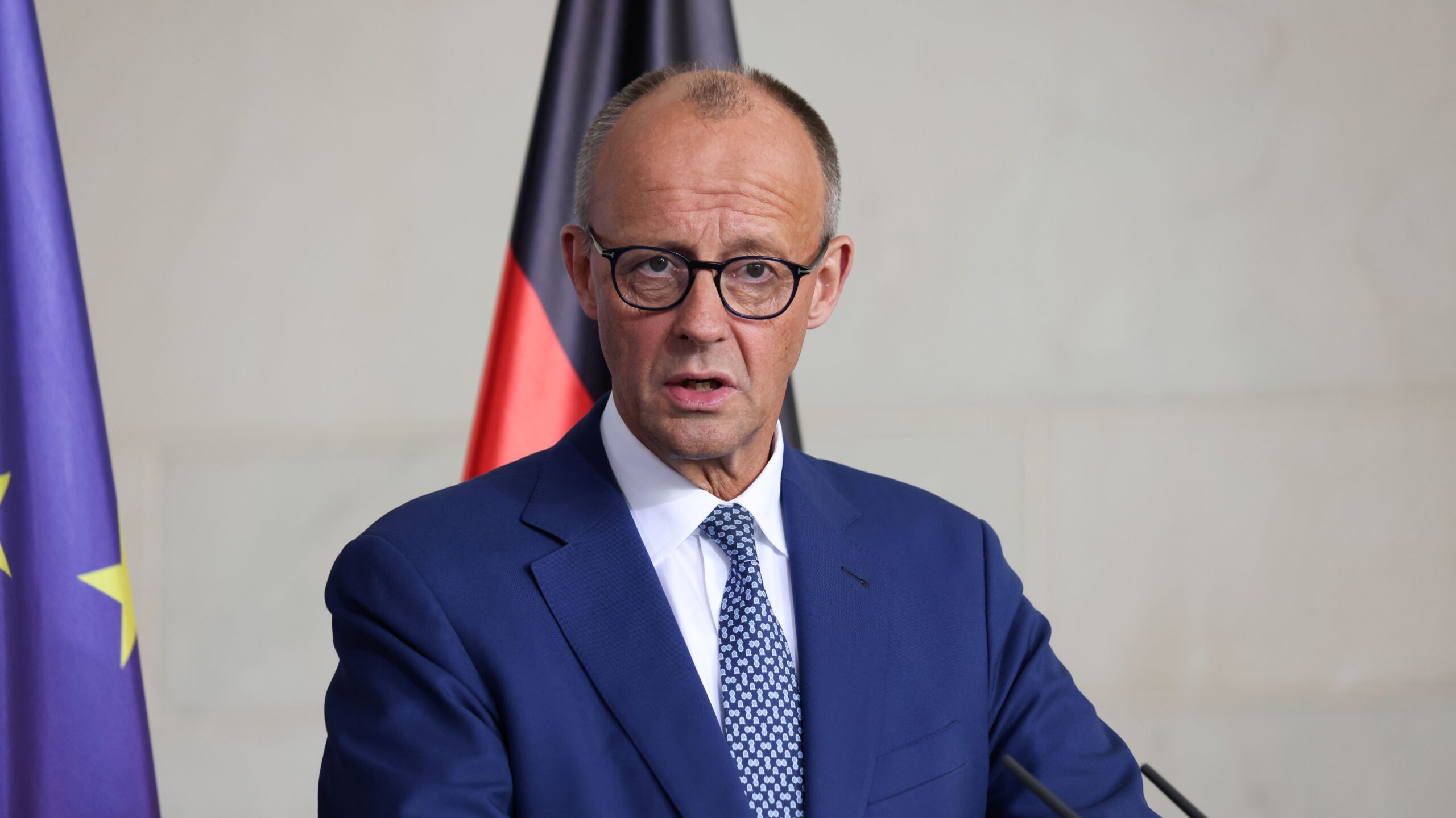 Wirtschaftsaufschwung: Merz sieht Lichtblicke – doch die Industrie baut weiter Stellen ab