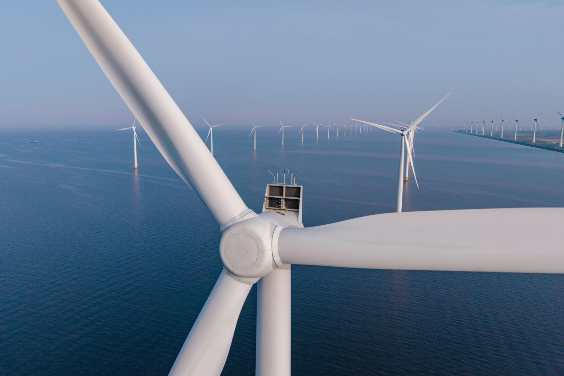 Rotorblattschaden verzögert He Dreiht: 64 Anlagen mit 960 MW werden geprüft, Vollständige Inbetriebnahme erst im Dezember
