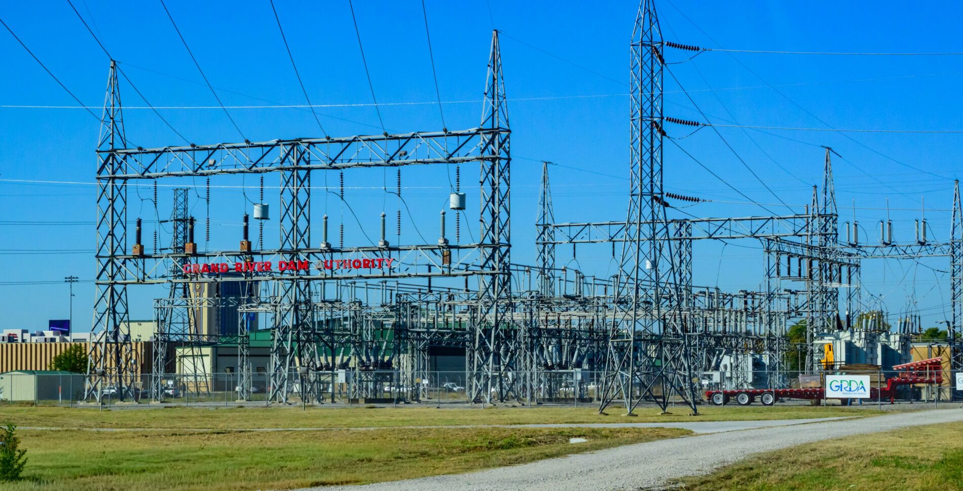 US-Stromnetz unter hoher Last: Hitze und 36.000 MW Wartungsausfälle zwingen PJM zu Lastmanagement und Notfallreserven