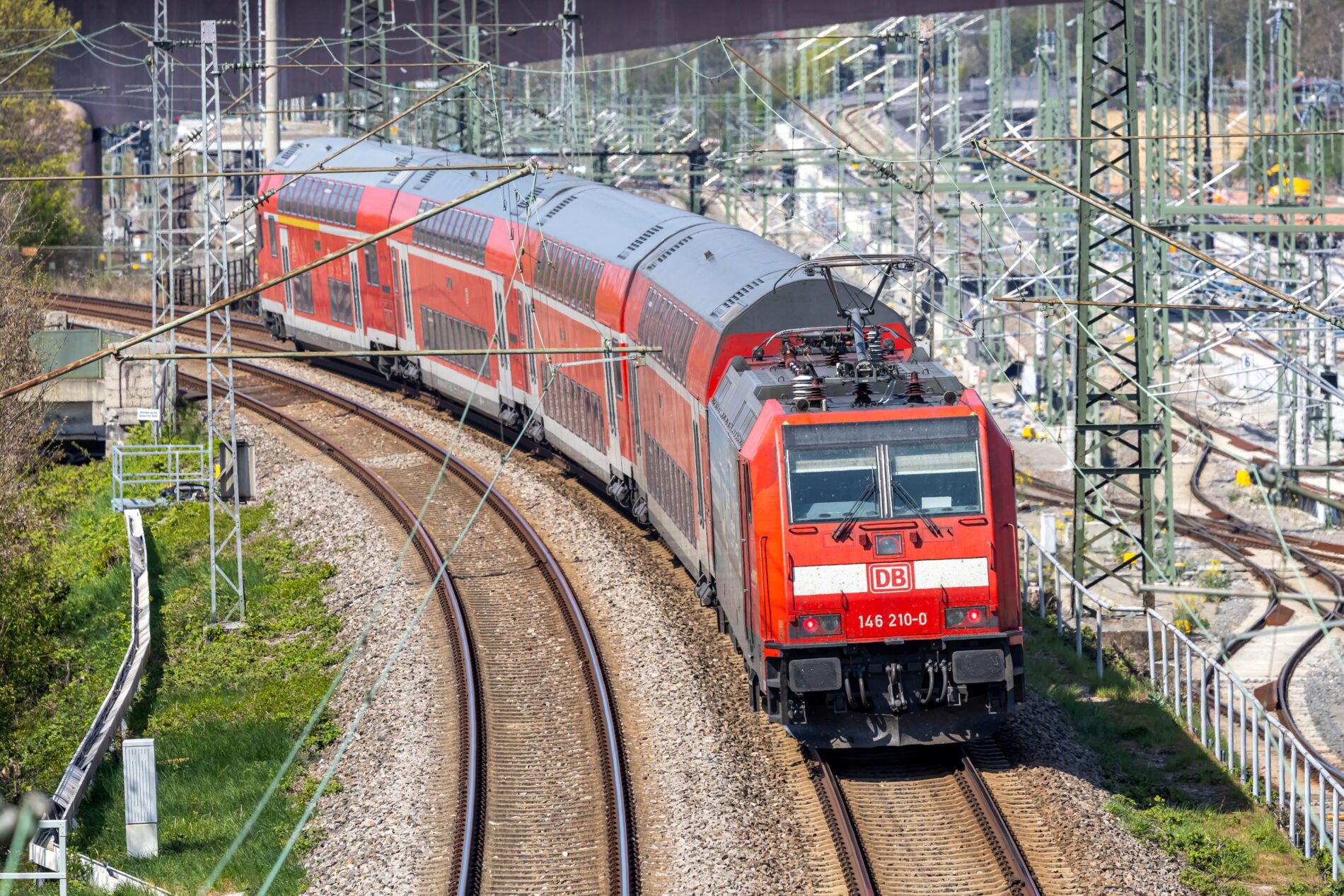 Steigende Trassenpreise gefährden den Regionalverkehr. Erste Zugverbindungen gestrichen weil Milliarden fehlen