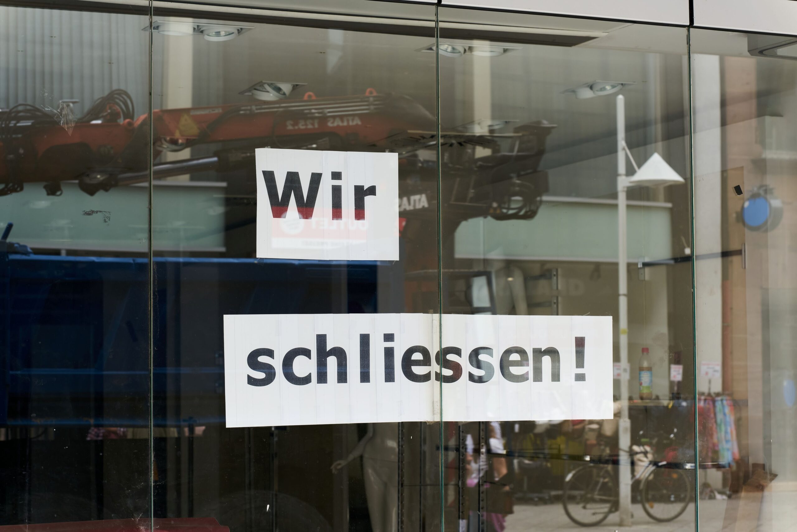 Wirtschaftskrise erreicht den Handel – 4.000 Jobs pro Monat weg und 4.900 Geschäfte vor dem Aus
