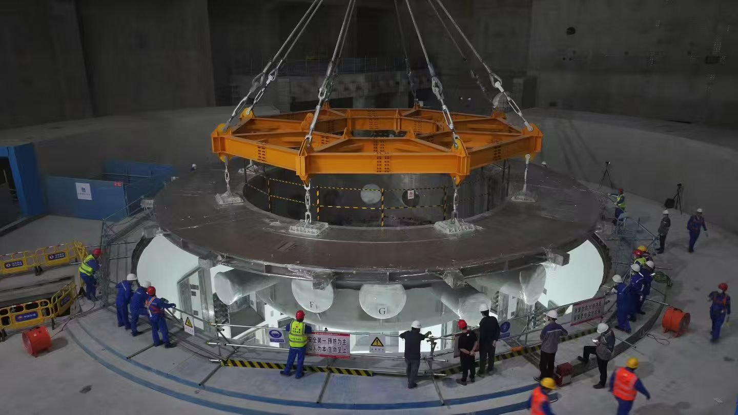 Kernfusion in China – neuer Reaktor zur Hälfte montiert – 2030 soll erstmals Strom fließen
