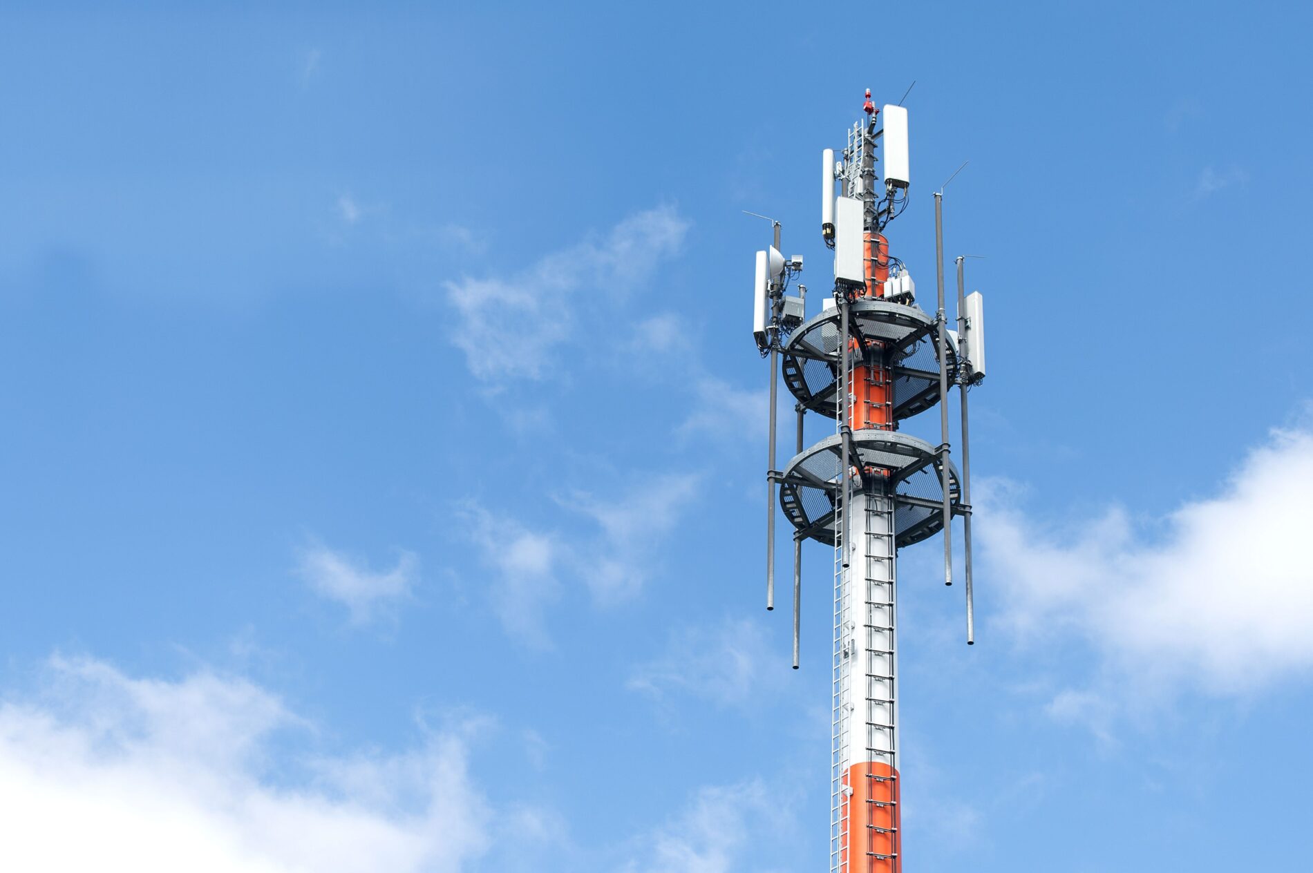 Up to 46,000 mobile network sites could be affected by the Huawei ban. The Interior Ministry is preparing the groundwork for the overhaul.